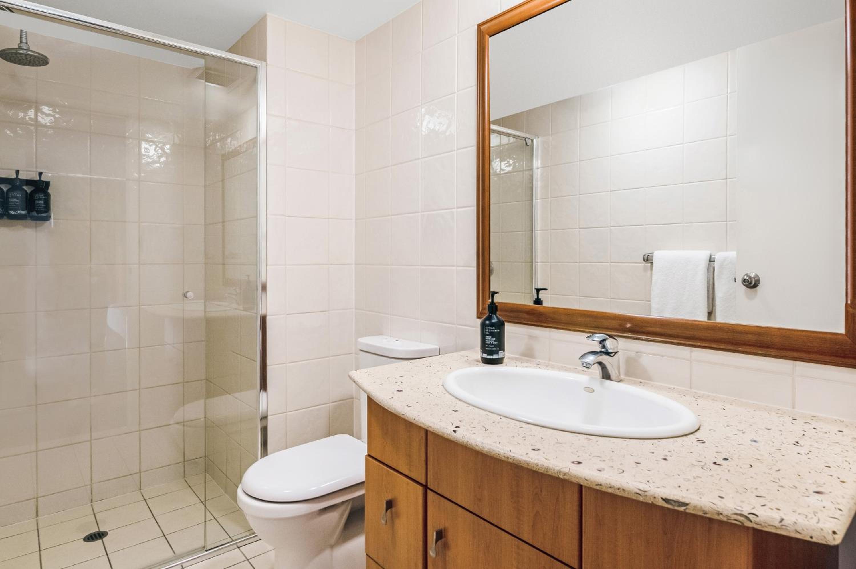 Two-Bedroom Apartment With Ocean View - Photo 4