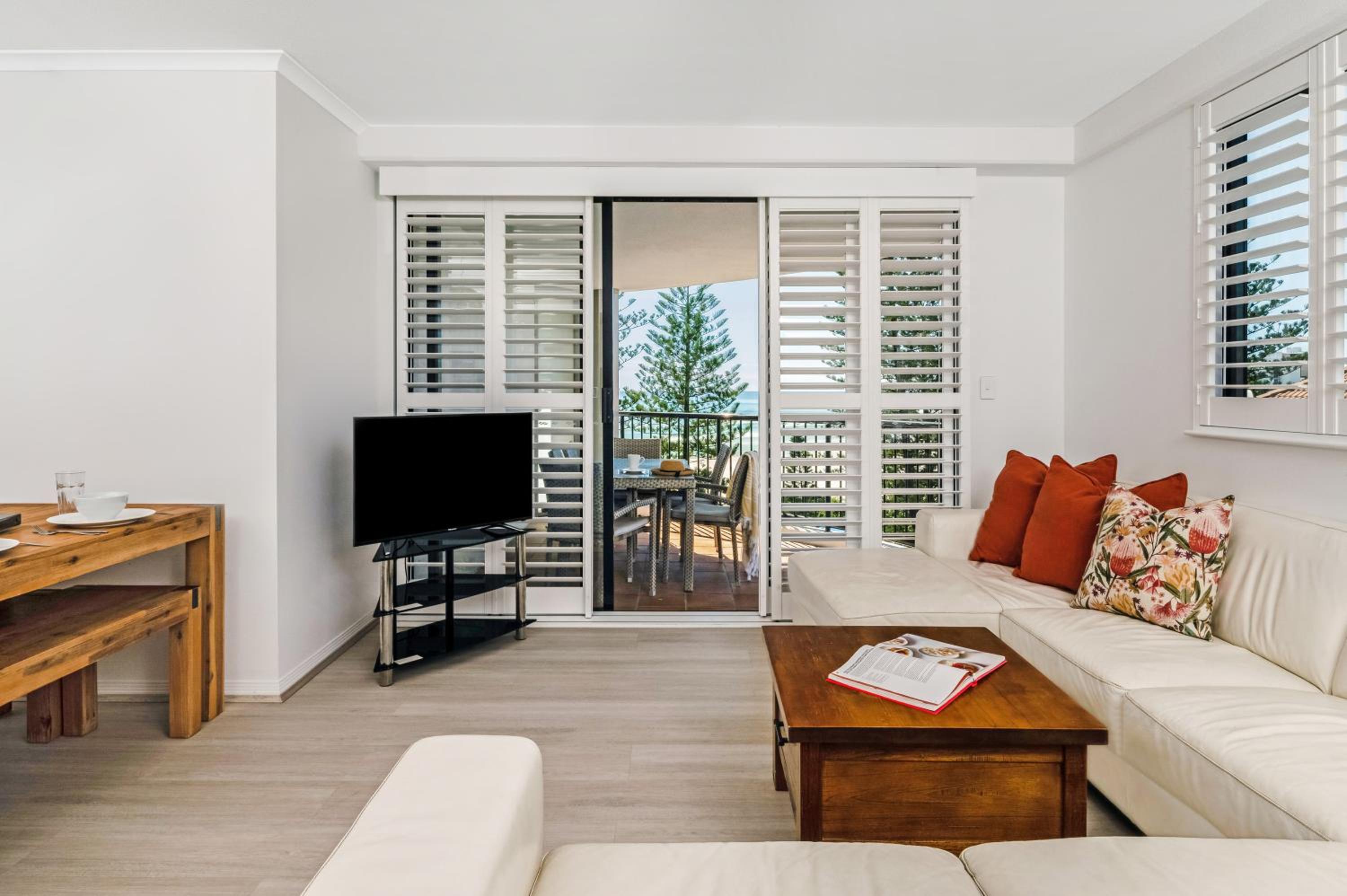 Three-Bedroom Apartment With Ocean View - Photo 1