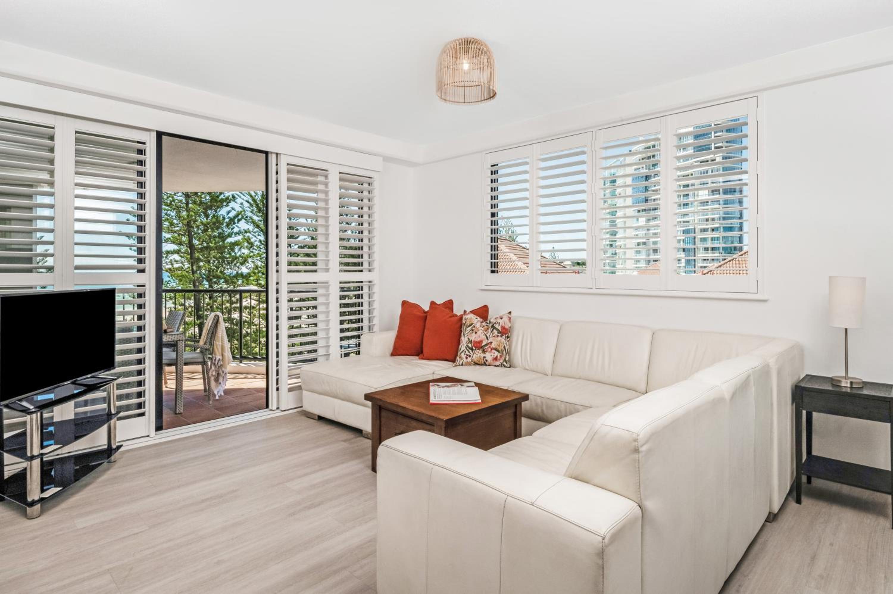 Three-Bedroom Apartment With Ocean View - Photo 10