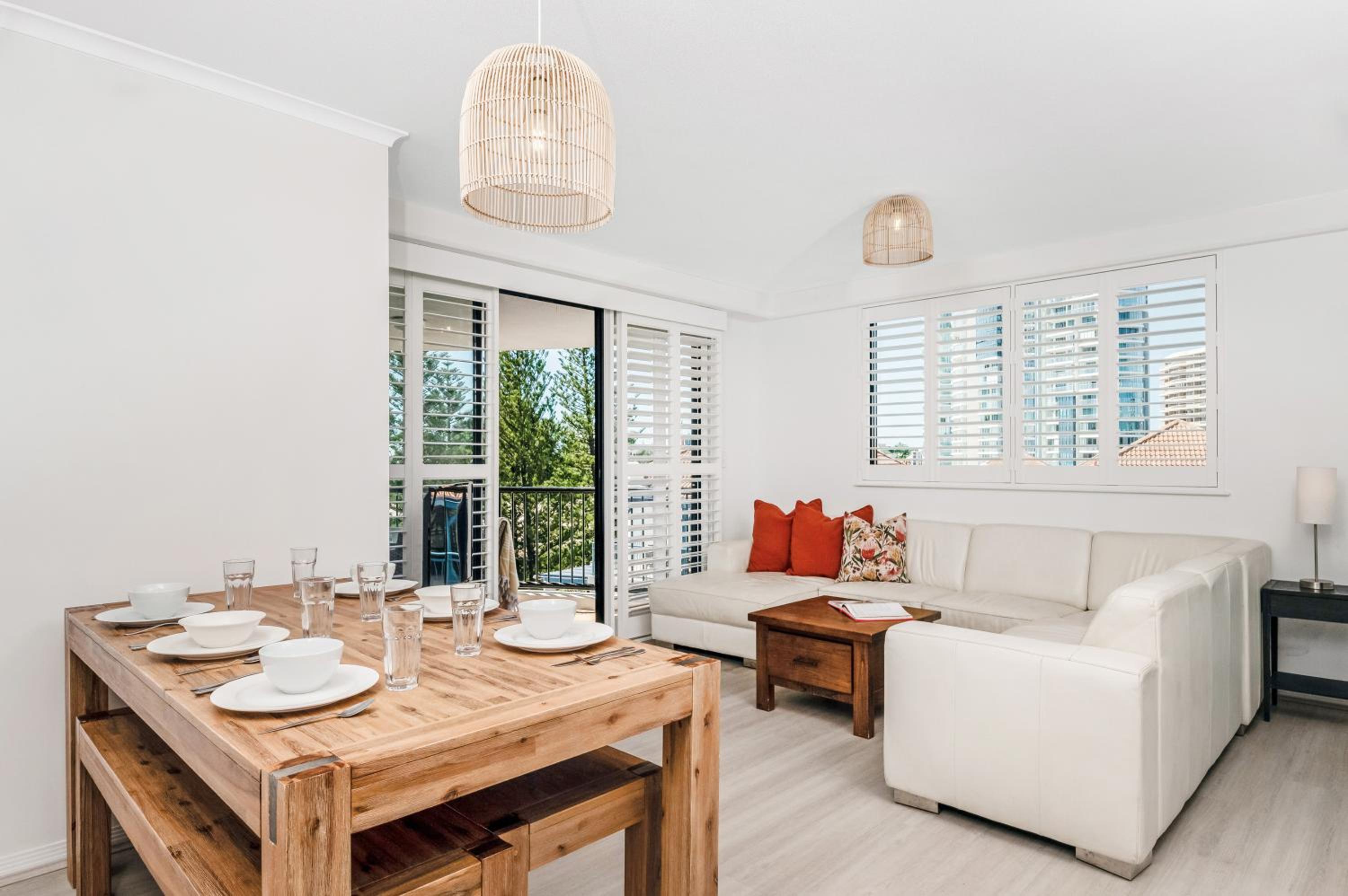 Three-Bedroom Apartment With Ocean View - Photo 2