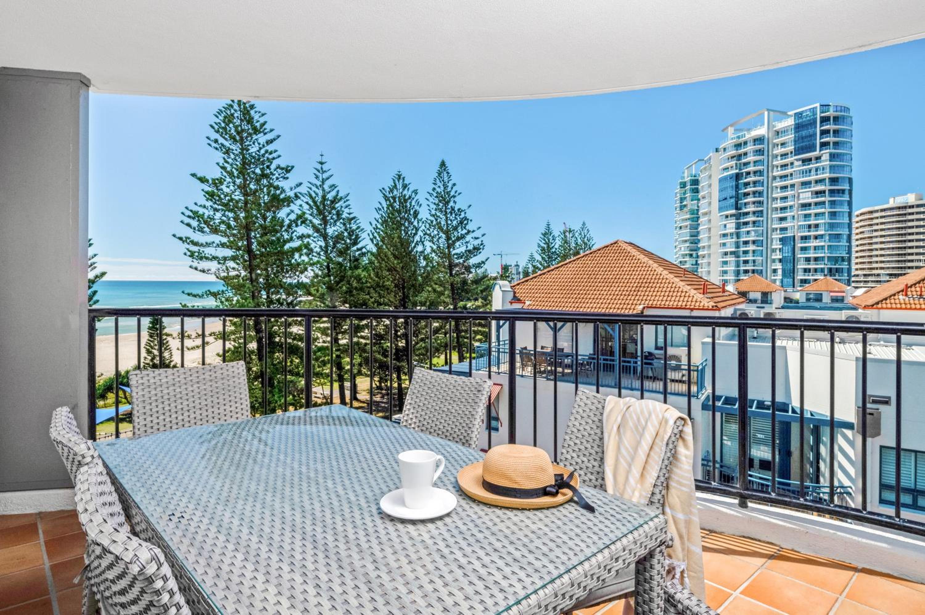 Three-Bedroom Apartment With Ocean View - Photo 5
