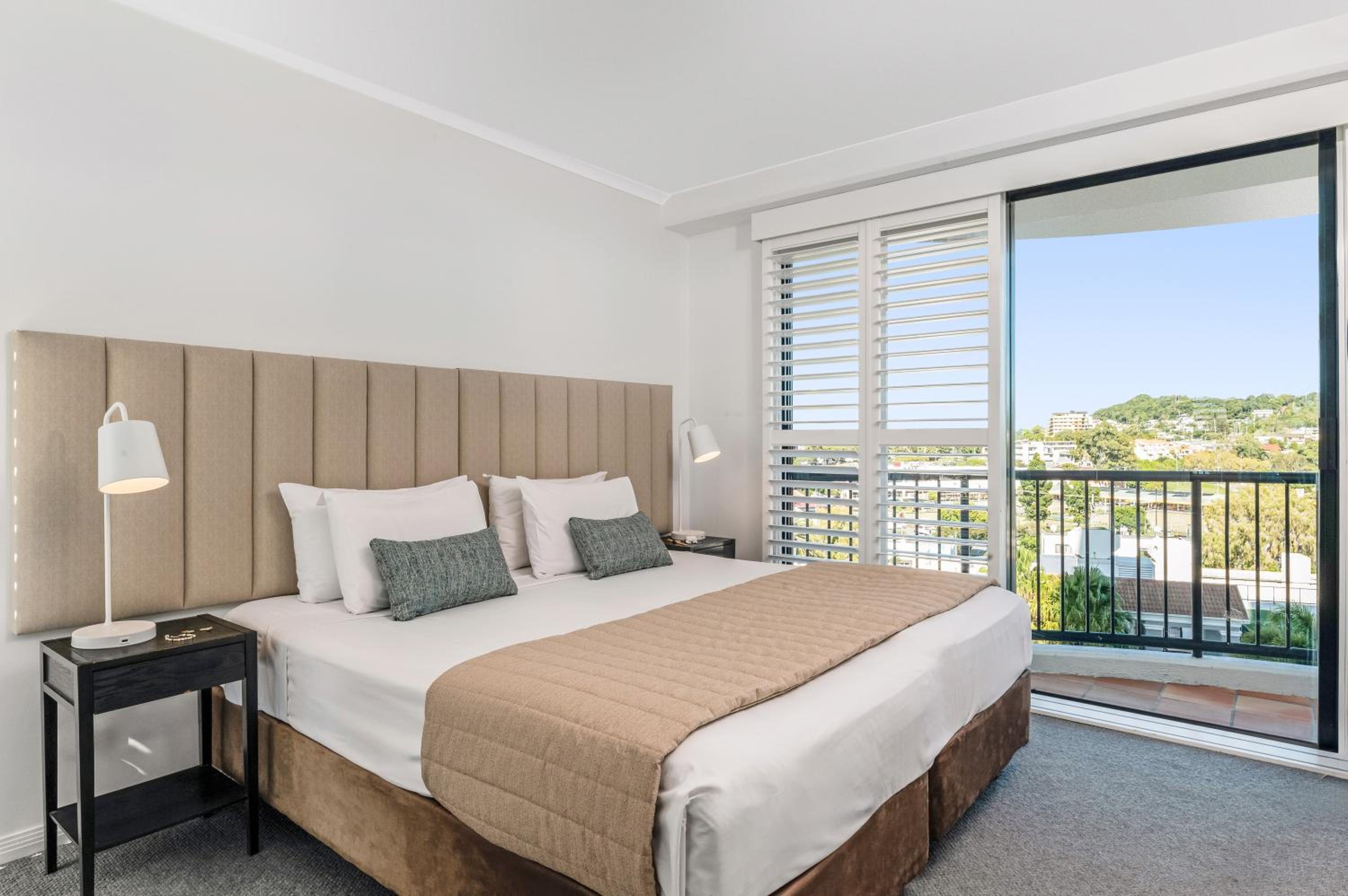 Three-Bedroom Apartment With Ocean View - Photo 8