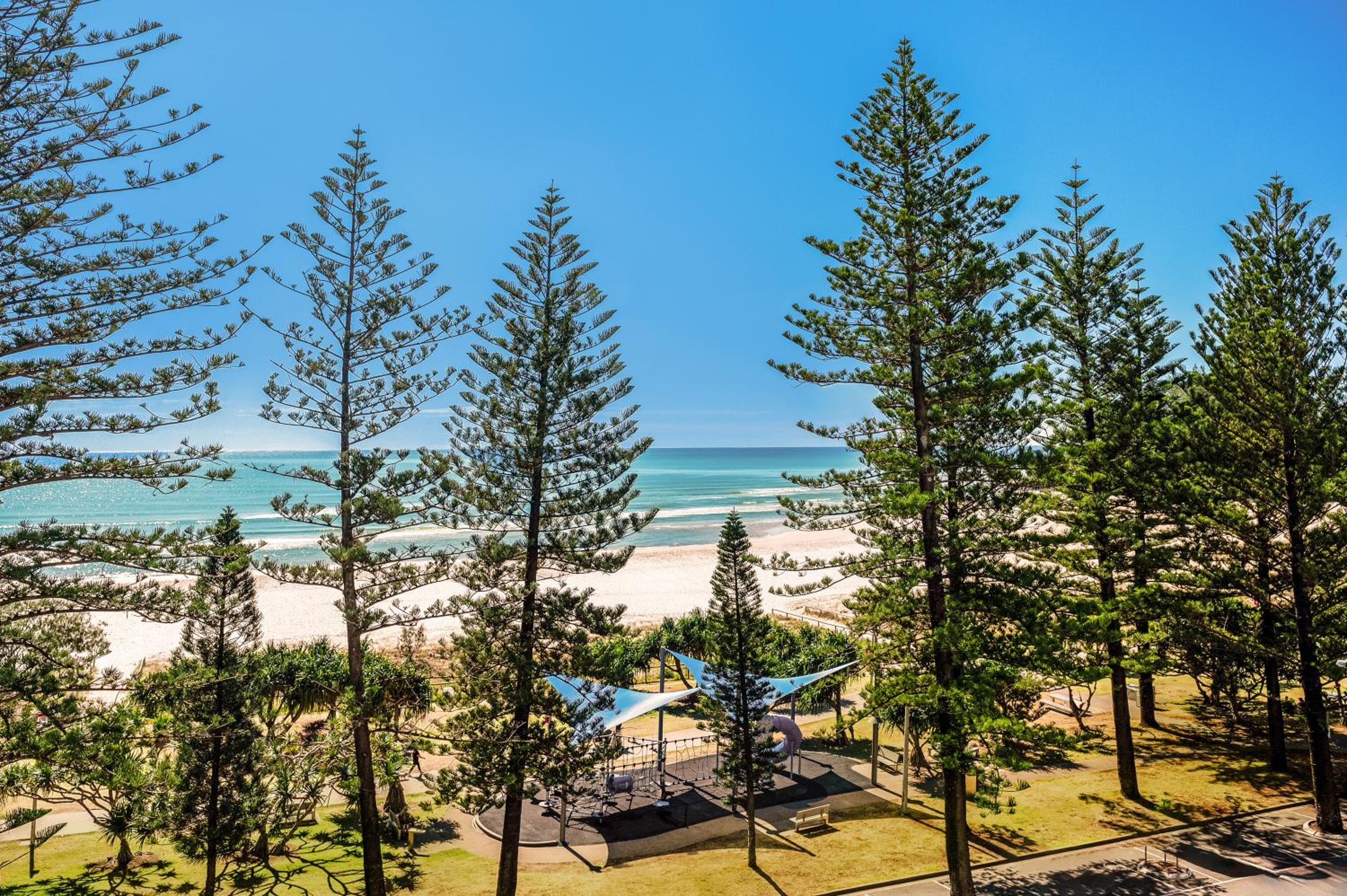 Three-Bedroom Apartment With Ocean View - Photo 9