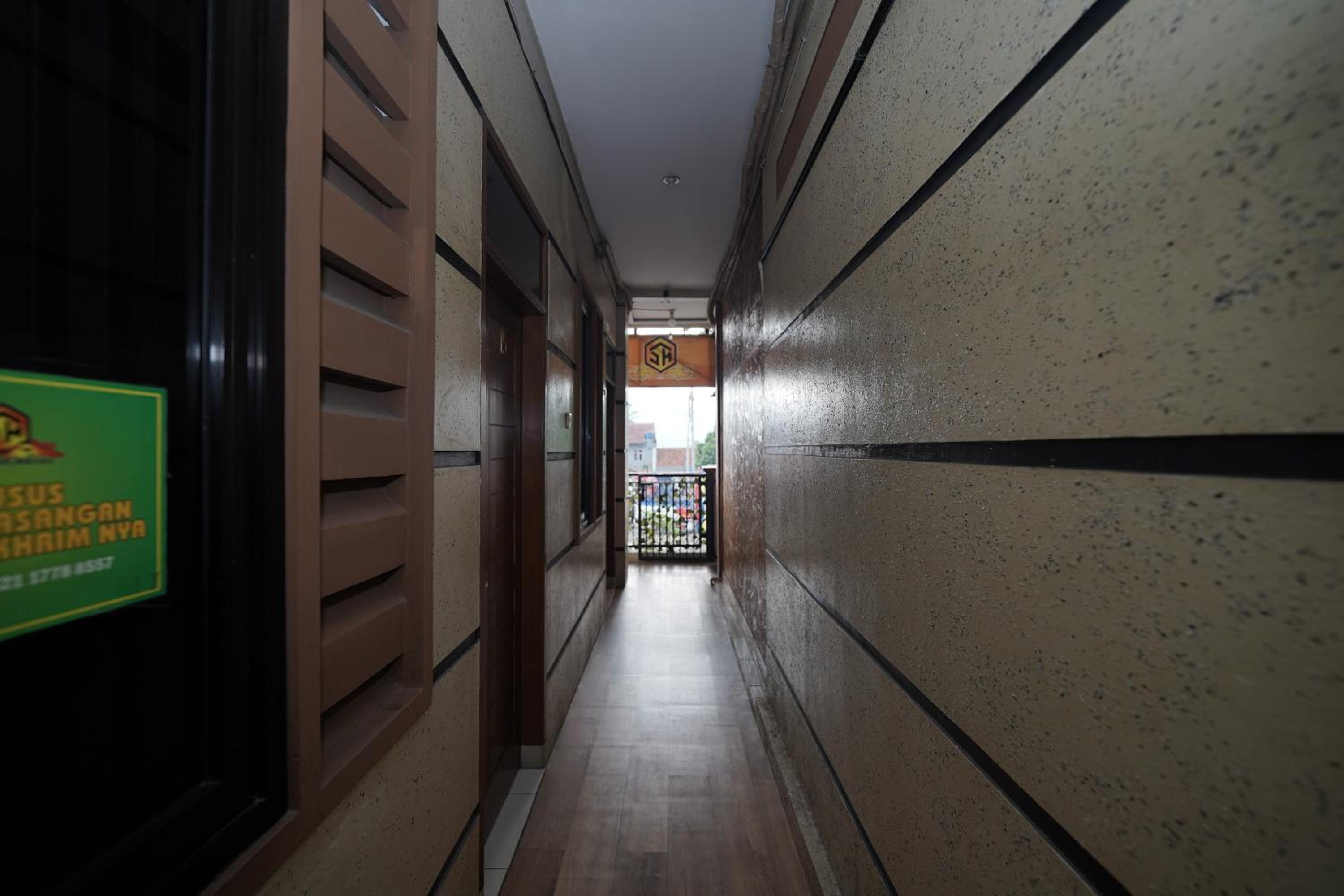 Deluxe Room - Photo 15