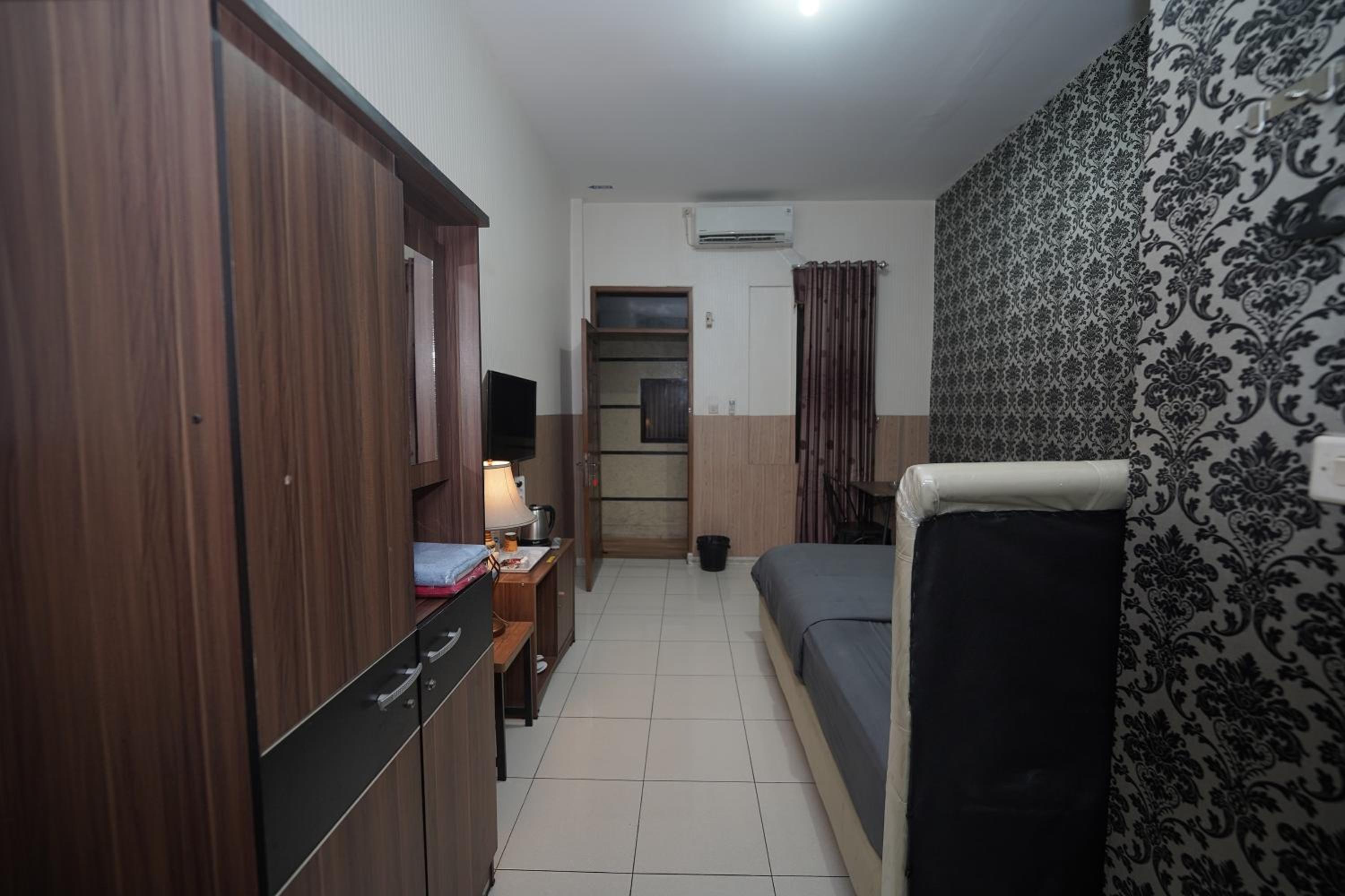Deluxe Room - Photo 16