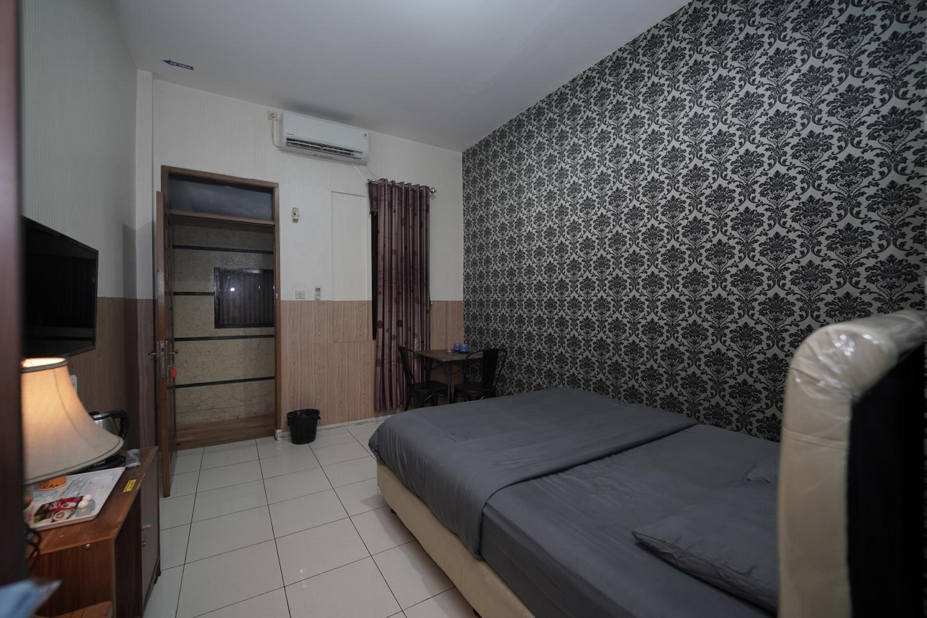 Deluxe Room - Photo 7