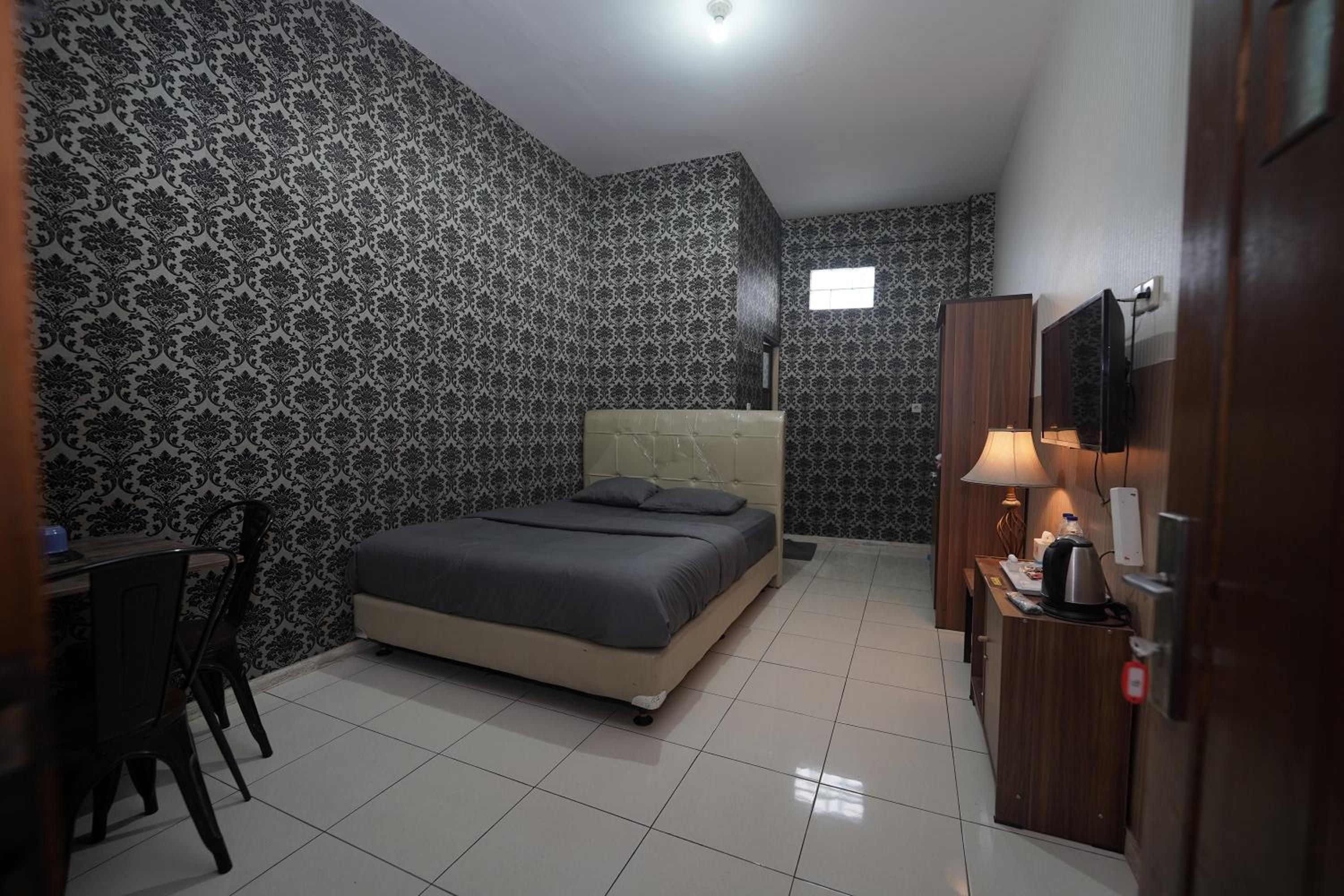 Deluxe Room - Photo 8