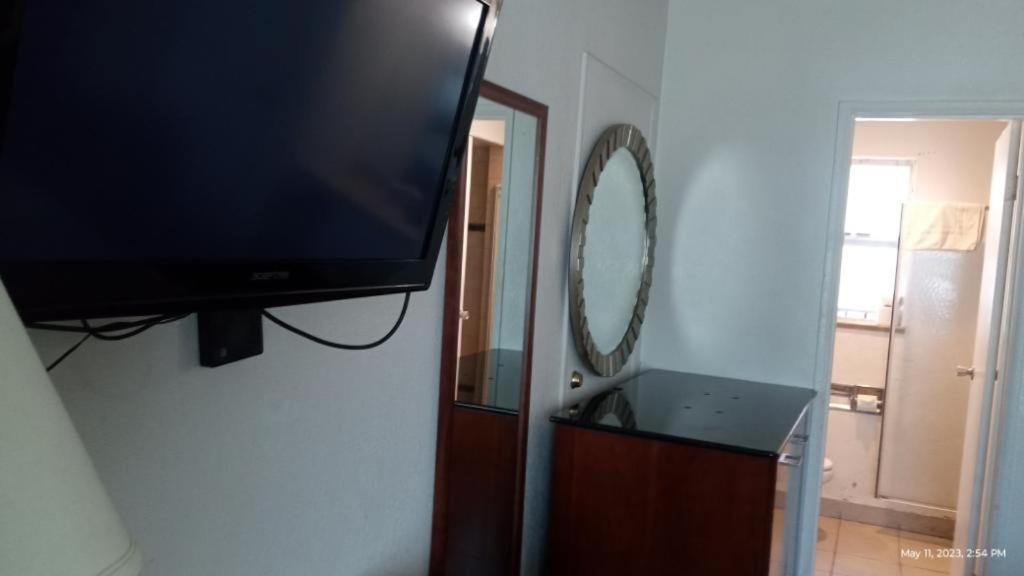 King Room - Disability Access photo 2