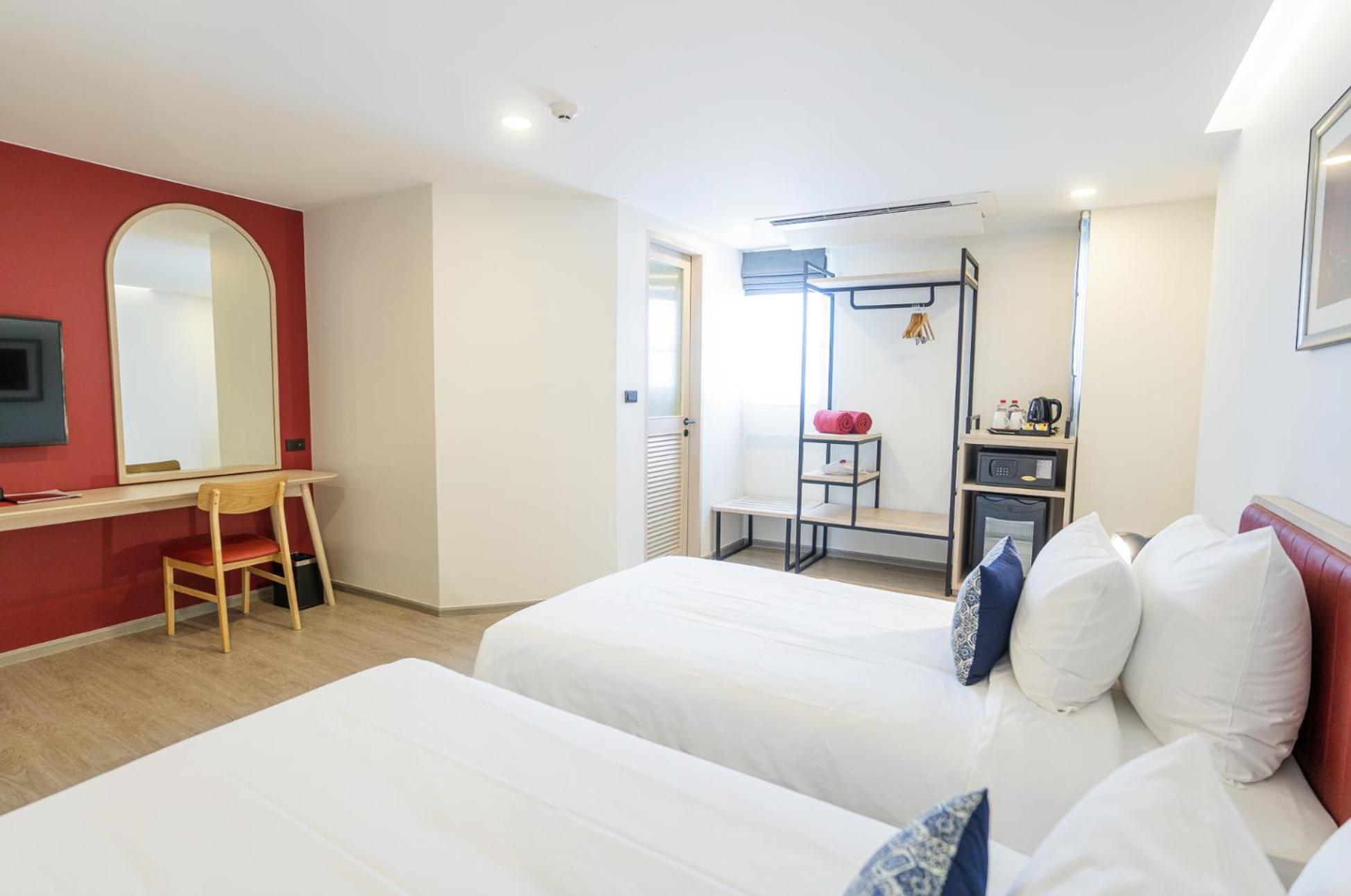 Standard Twin Room - Photo 9
