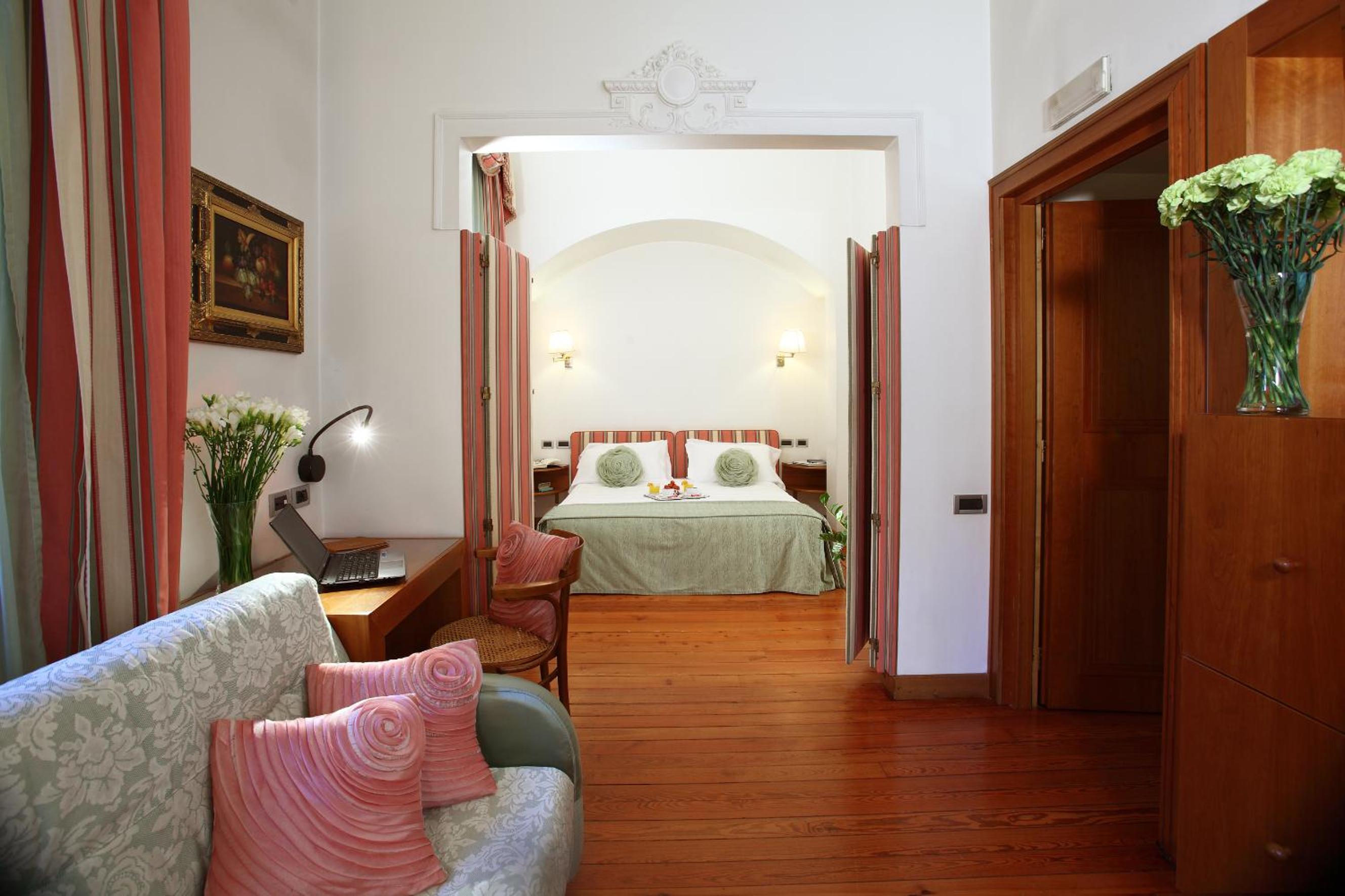 Triple Room thumbnail 5