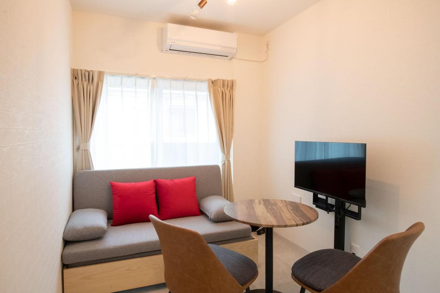 One-Bedroom Apartment photo 2