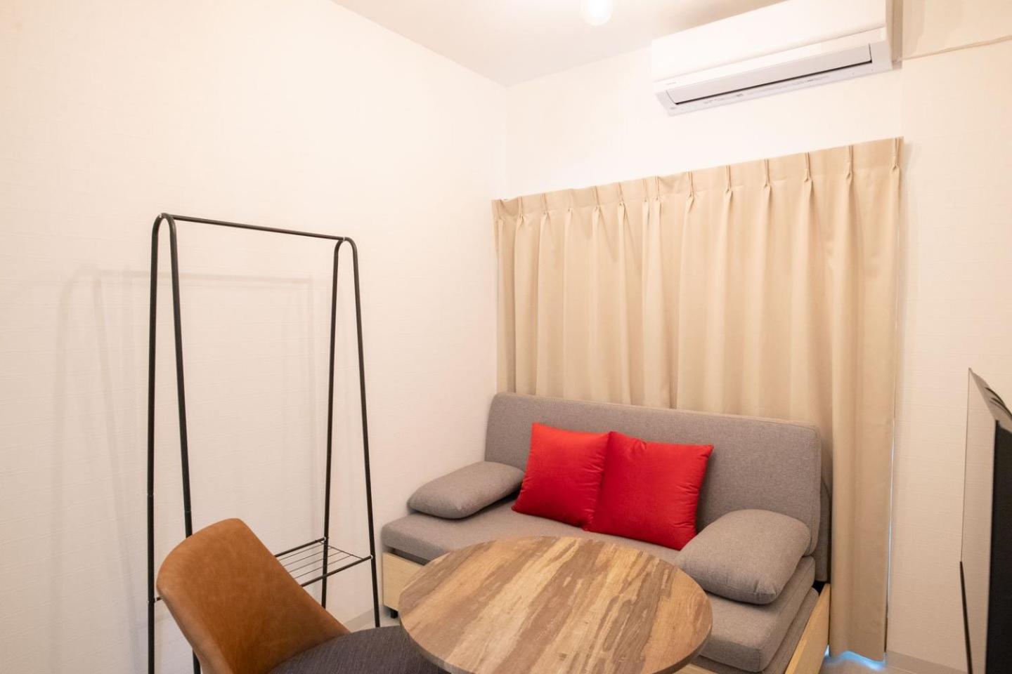 One-Bedroom Apartment photo 1