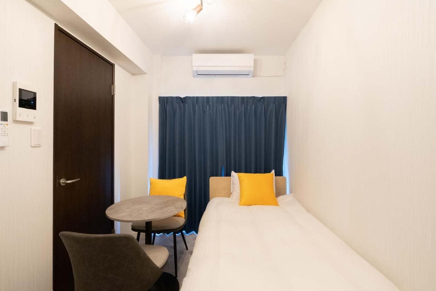 One-Bedroom Apartment photo 2