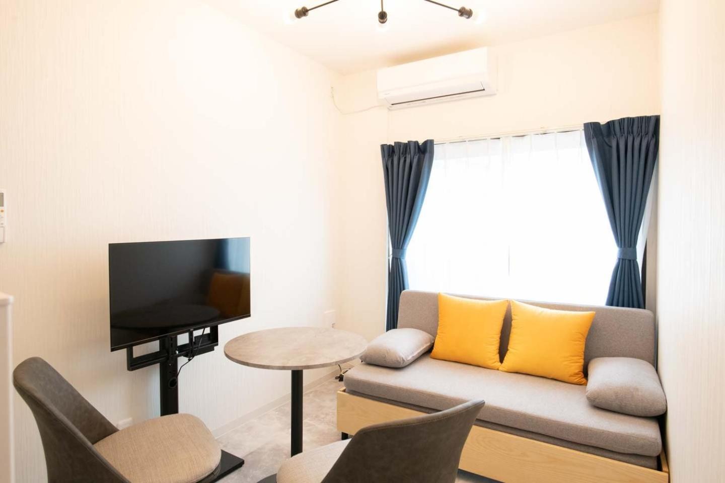 One-Bedroom Apartment photo 1