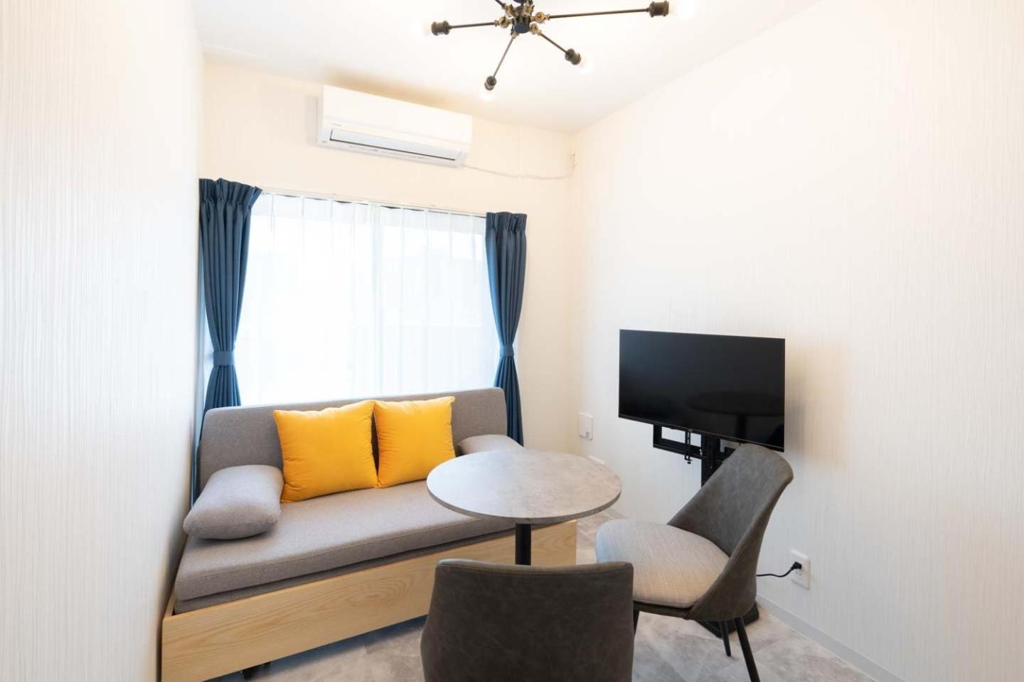 One-Bedroom Apartment photo 1