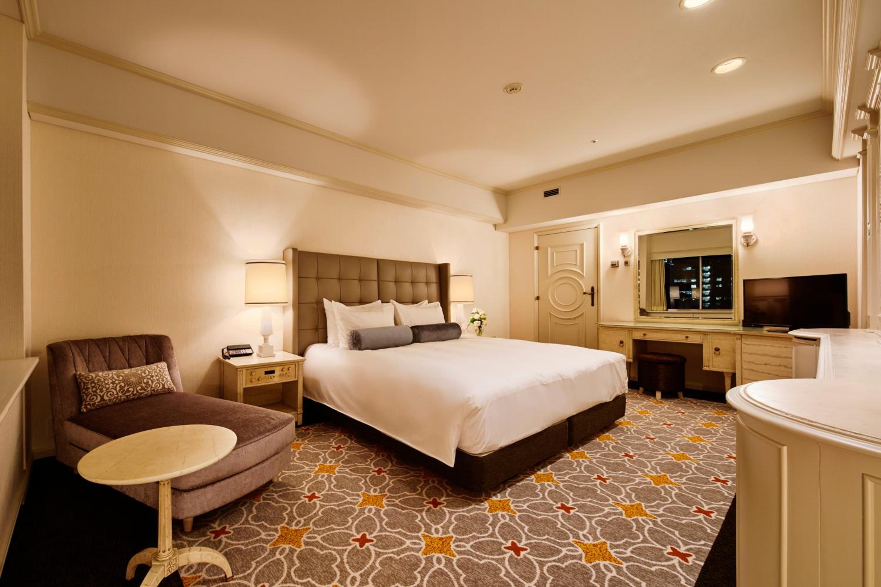 Princess Suite - Non-Smoking photo 2
