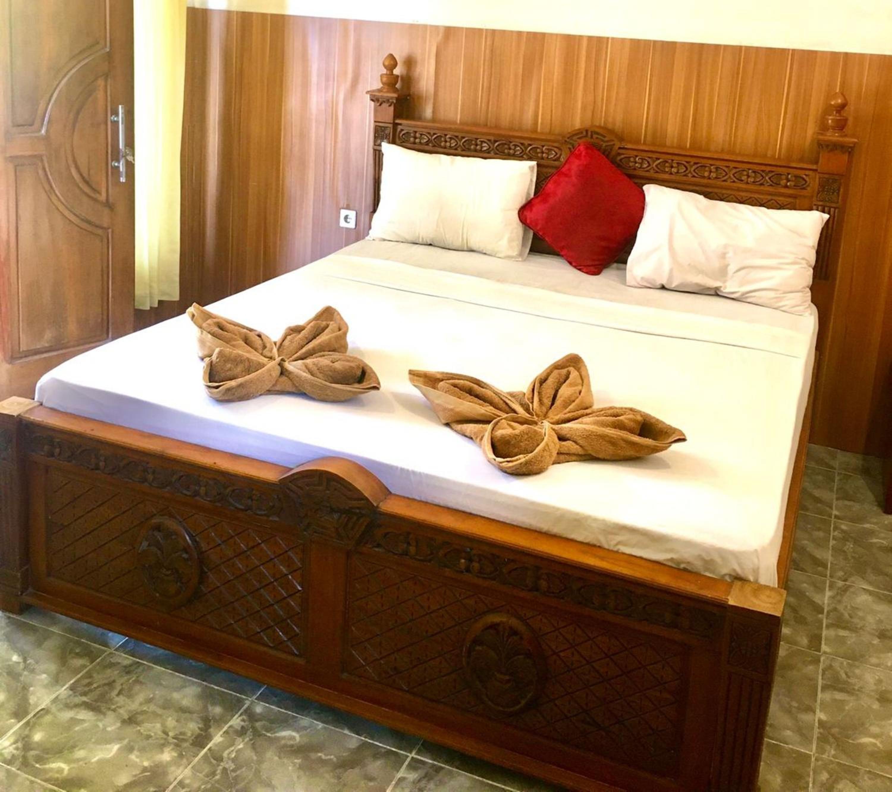 Double or Twin Room with Private Bathroom - Photo 15
