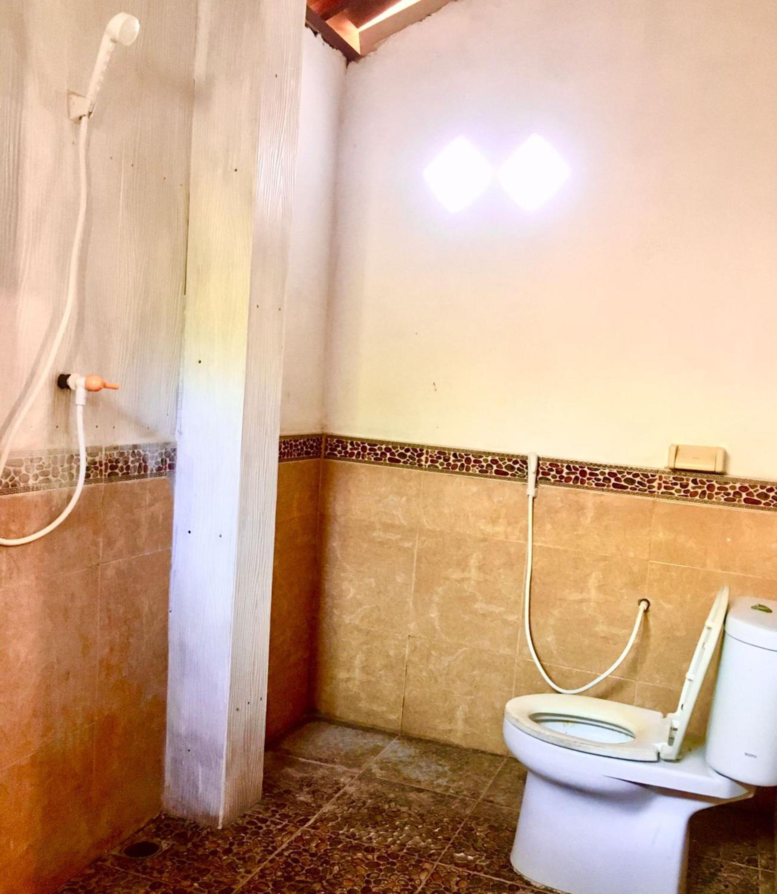 Double or Twin Room with Private Bathroom - Photo 11
