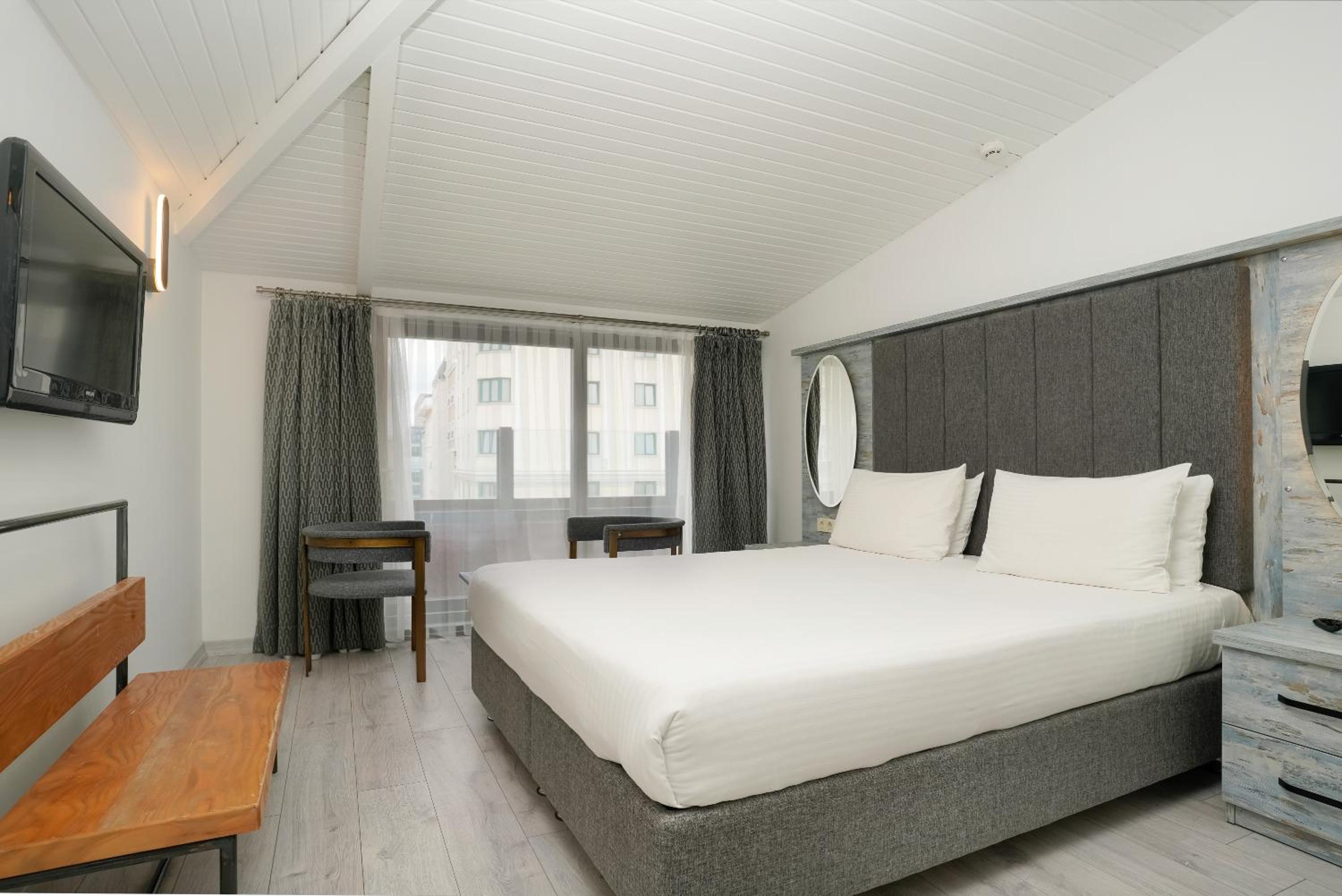 Deluxe Double Room - Attic photo 2