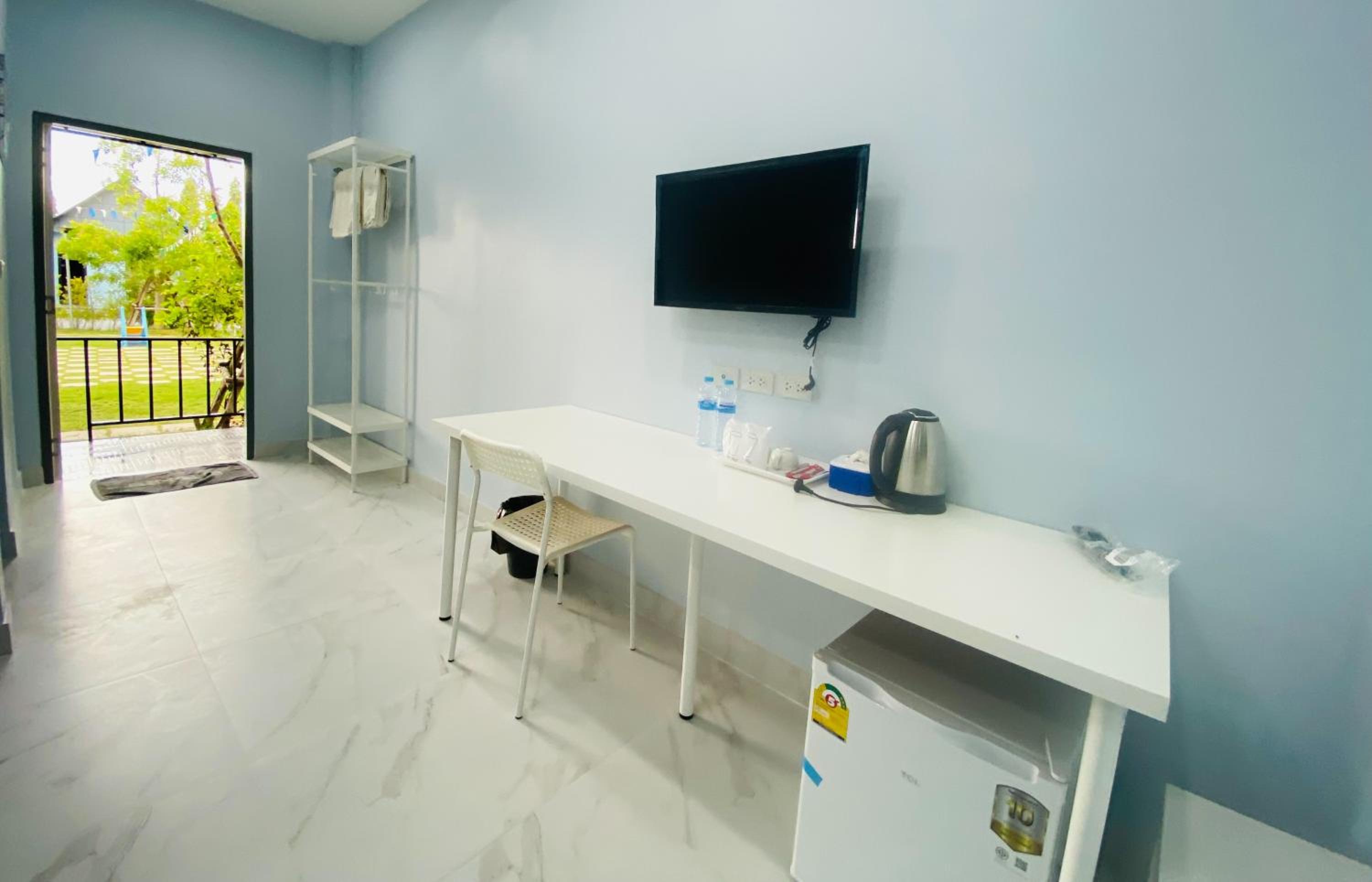 Standard Twin Room - Photo 3