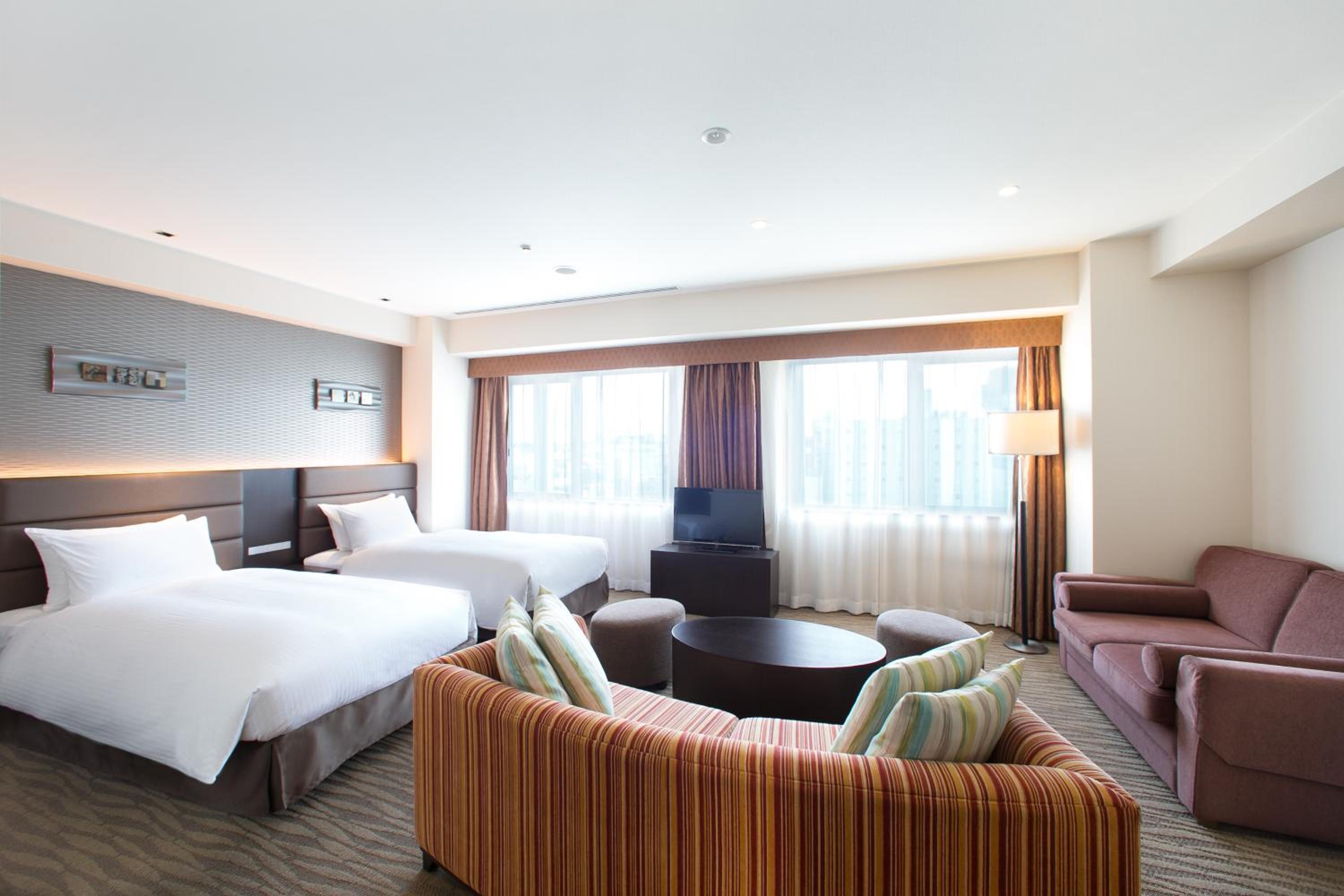 Large Twin Room - Non-Smoking