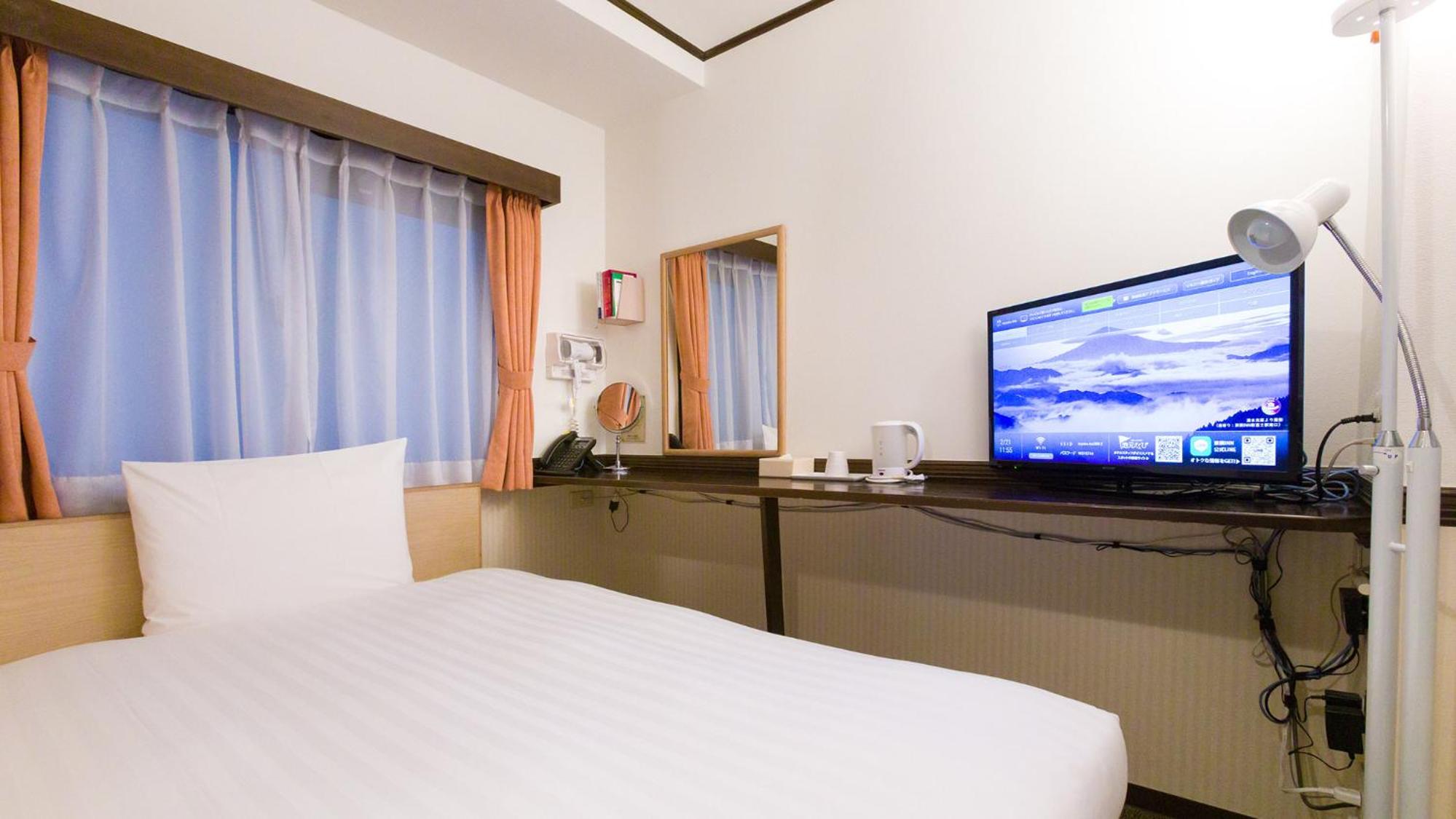 Standard Twin Room with a Shower & Bath Room between Beds - Non-Smoking photo 1