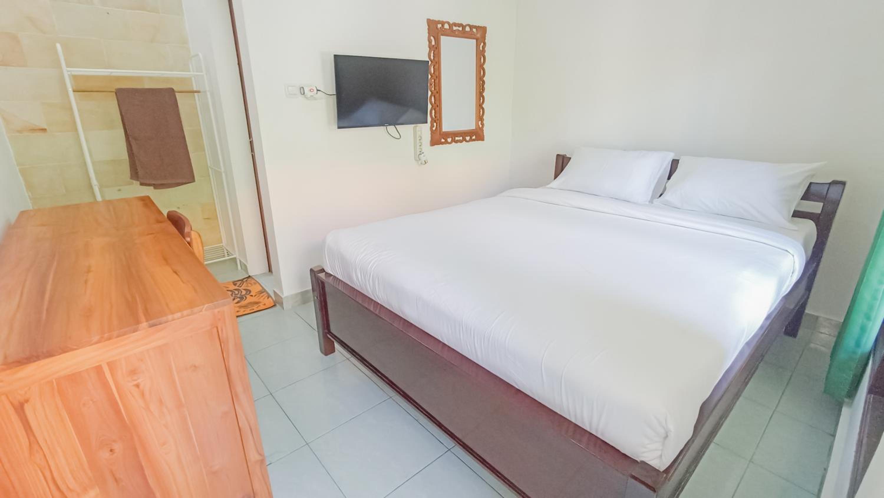 Double Room with Private Bathroom - Photo 3