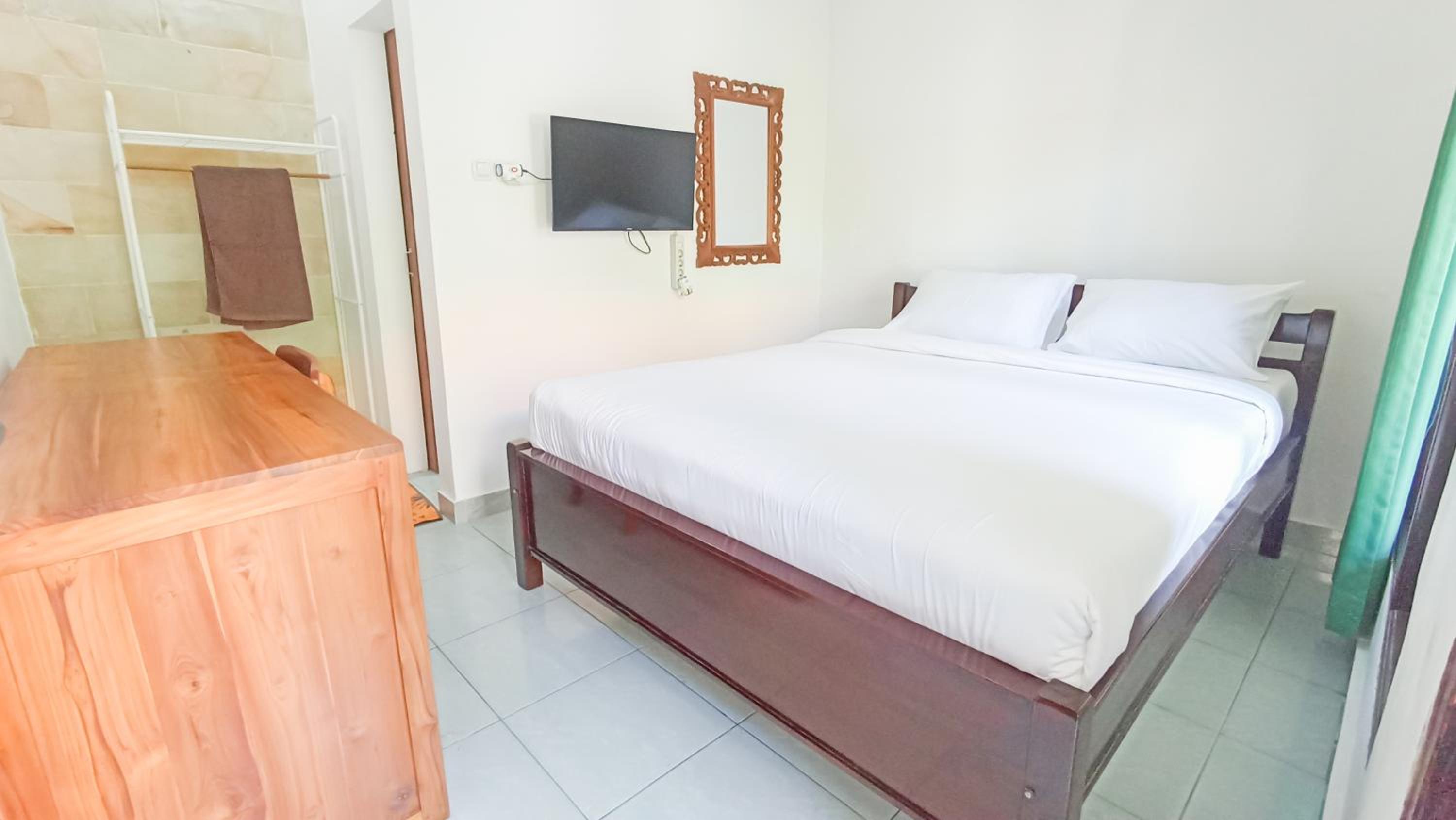 Double Room with Private Bathroom - Photo 2