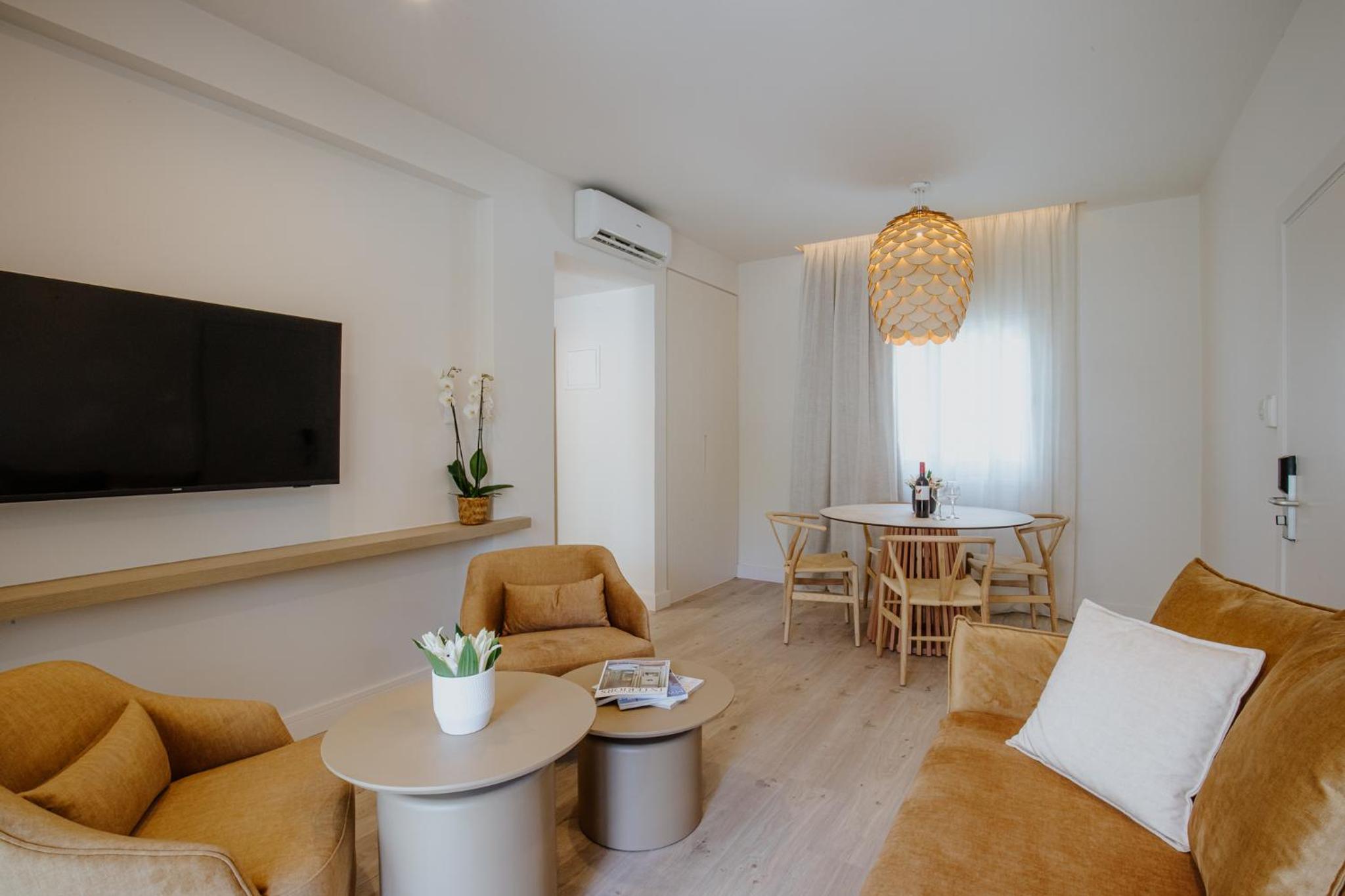 Apartment with Garden View (Located 230 ft away from the main hotel building, in an annex complex) photo 2