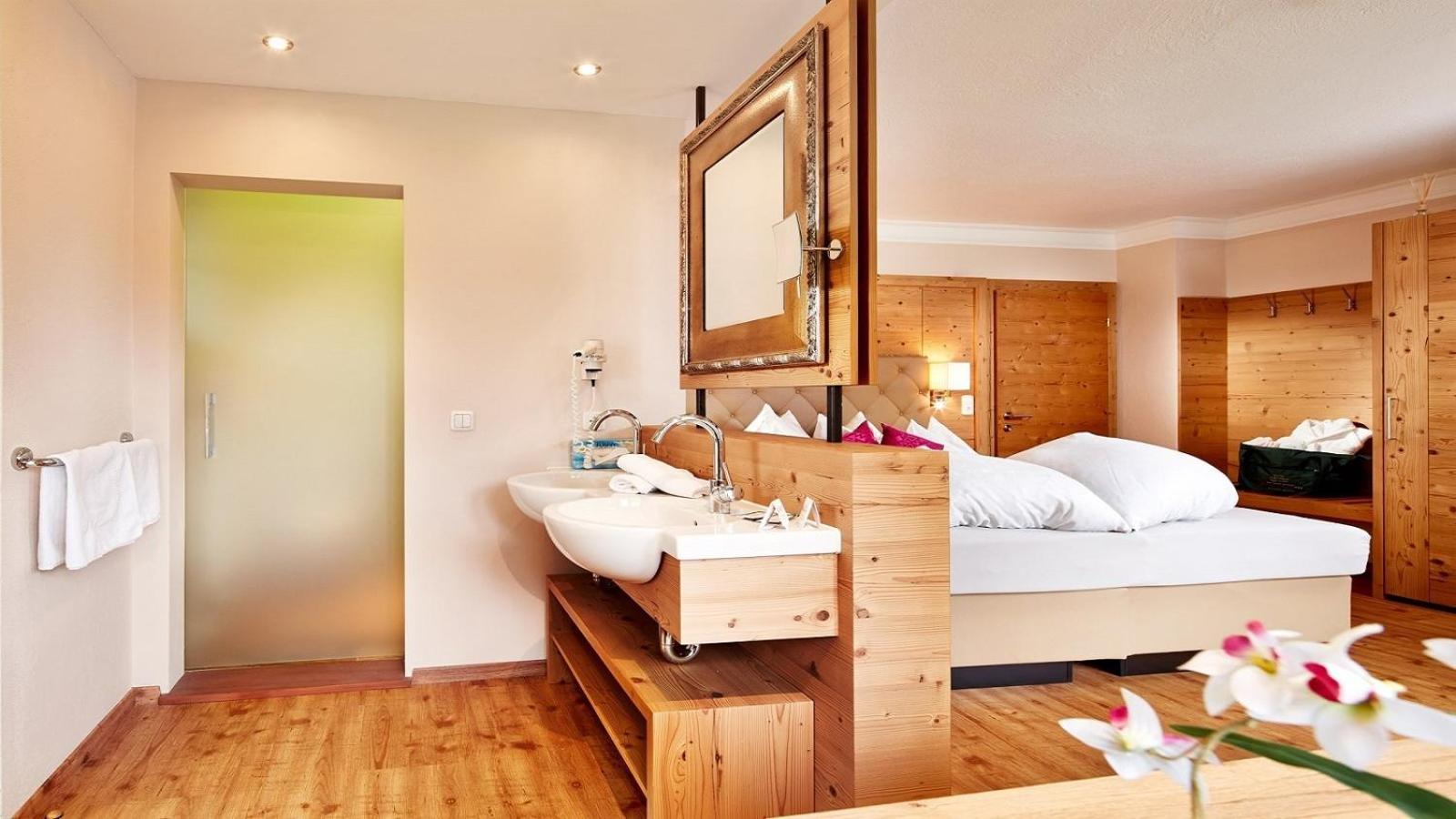 Deluxe Double Room - Photo 9