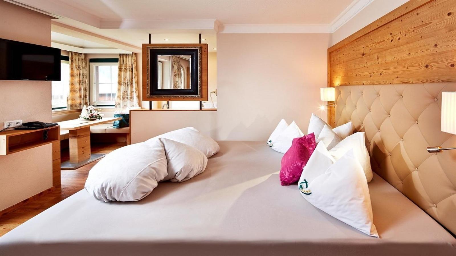 Deluxe Double Room - Photo 22