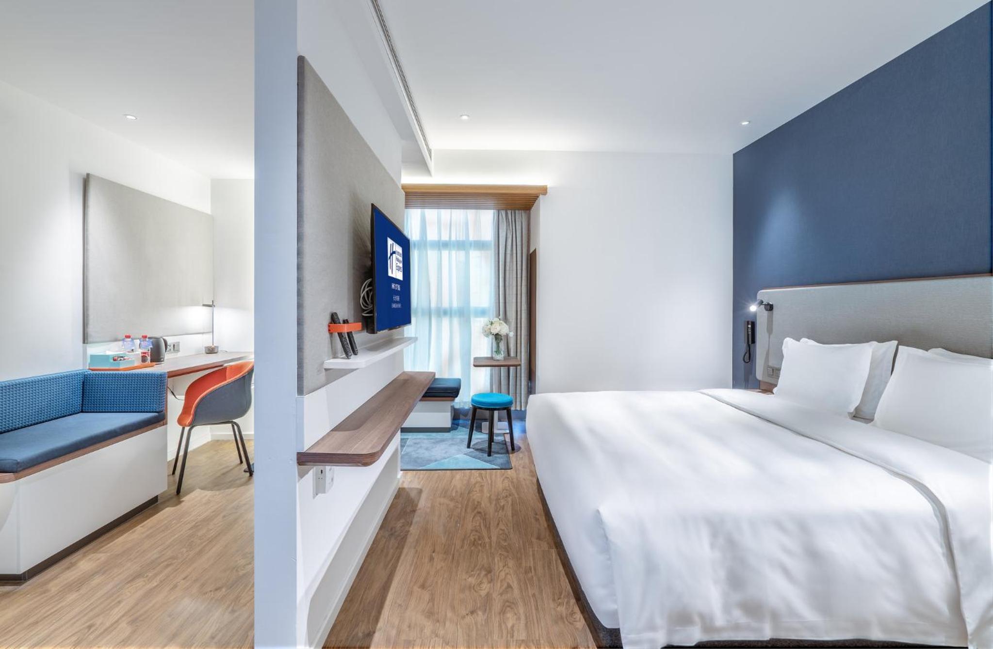 Standard King Room with City View