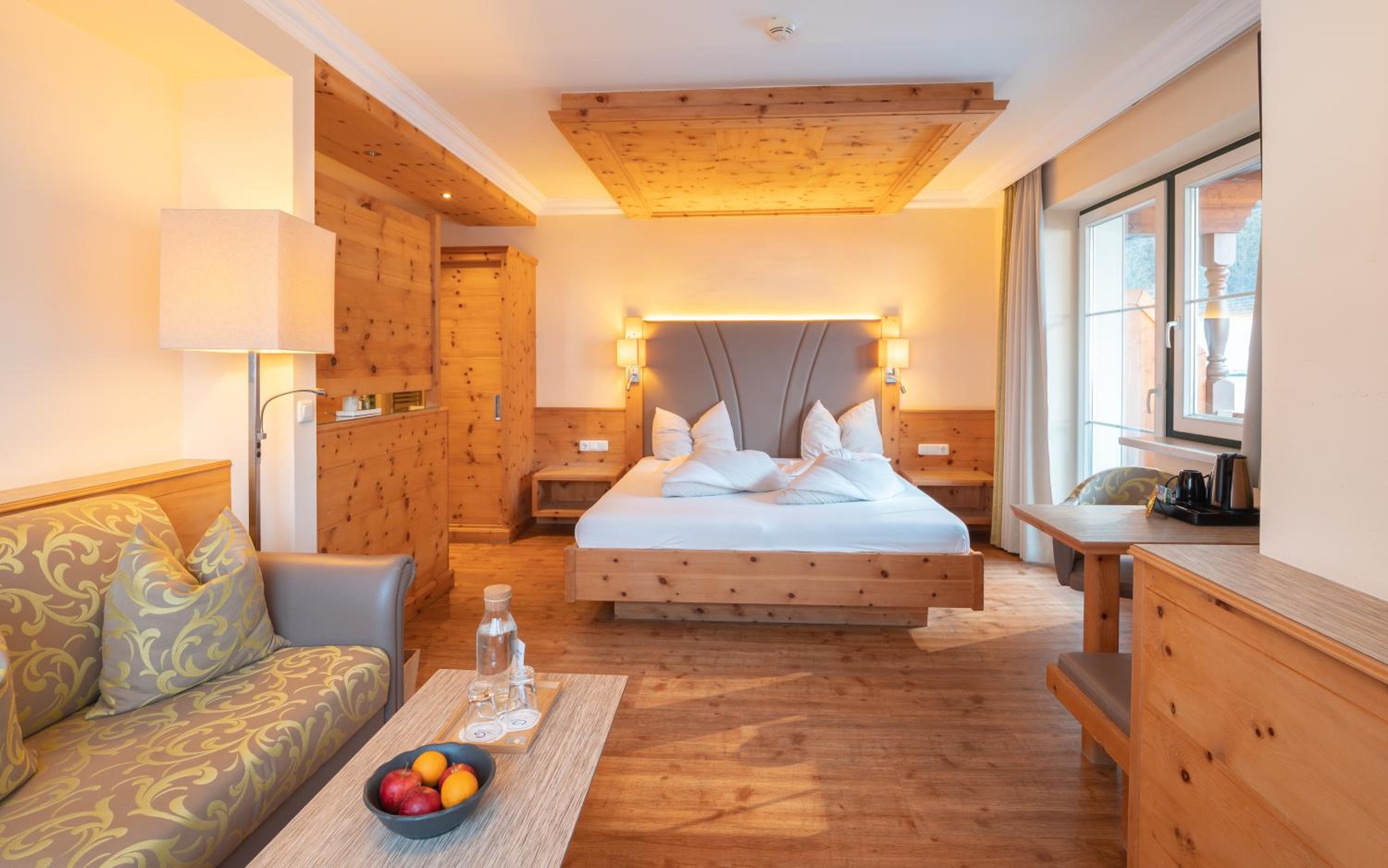Suite - Photo 11
