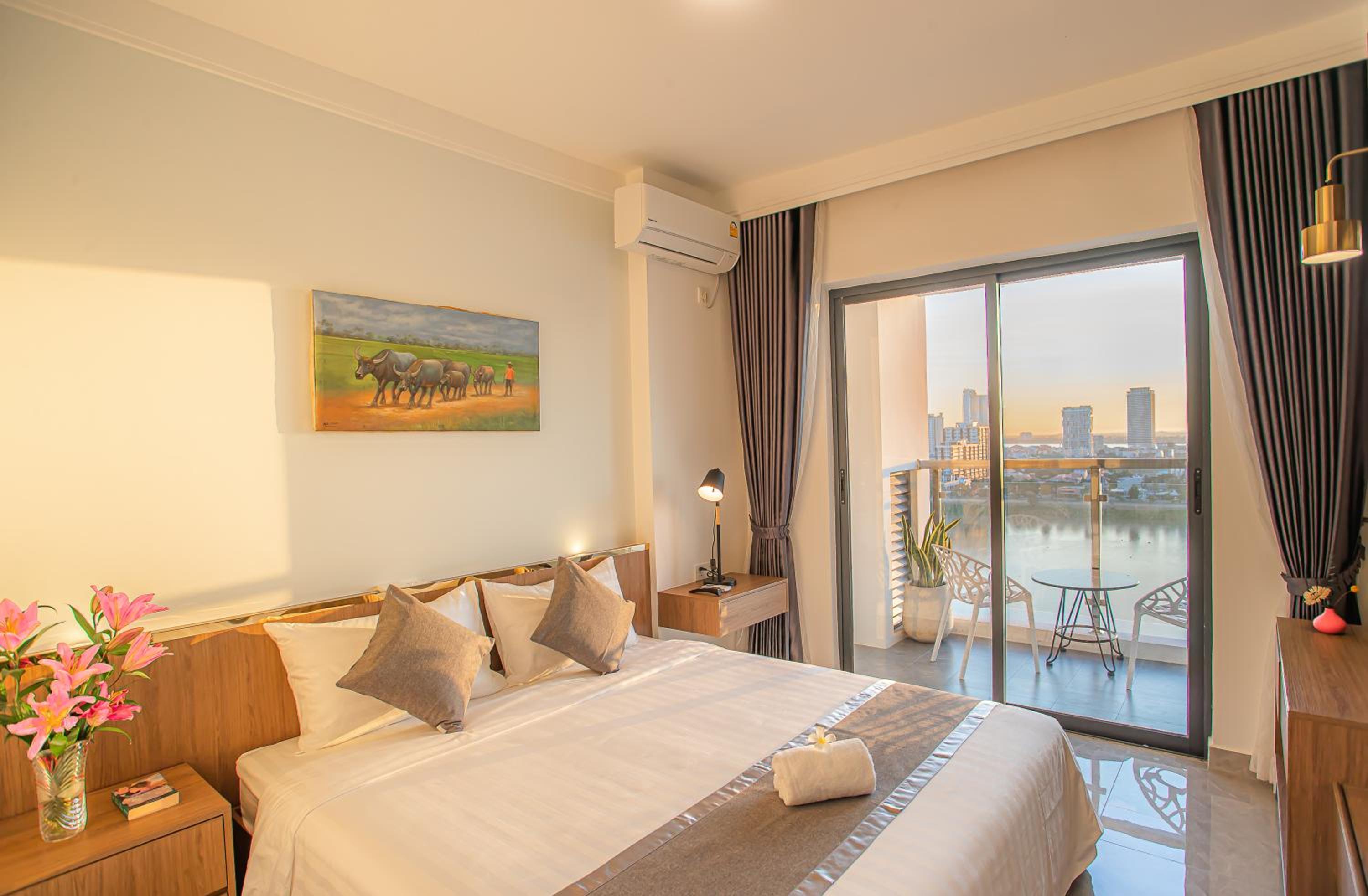 Superior King Balcony River View  - Photo 12