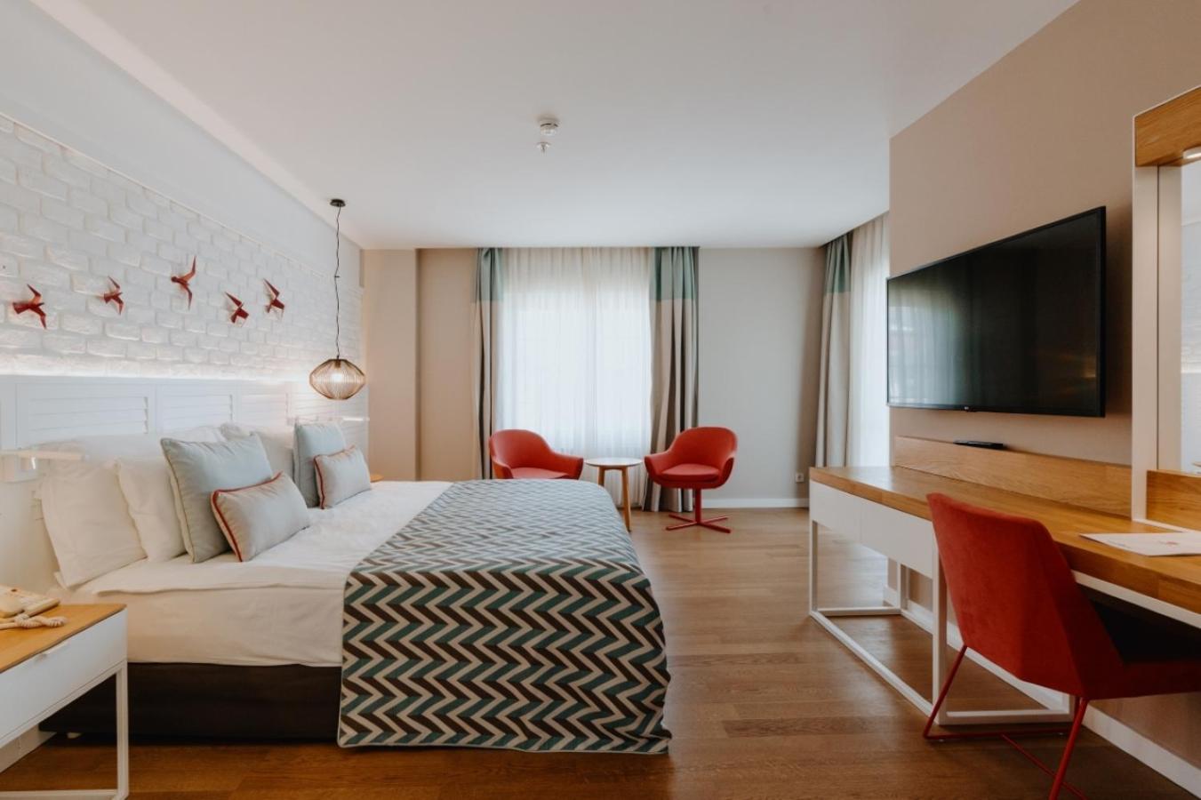 Deluxe Suite with Jacuzzi