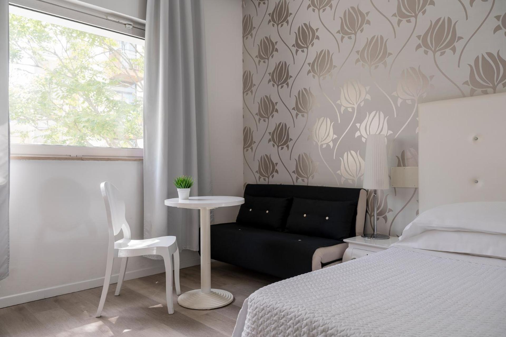 Double Room with Street View - Photo 10