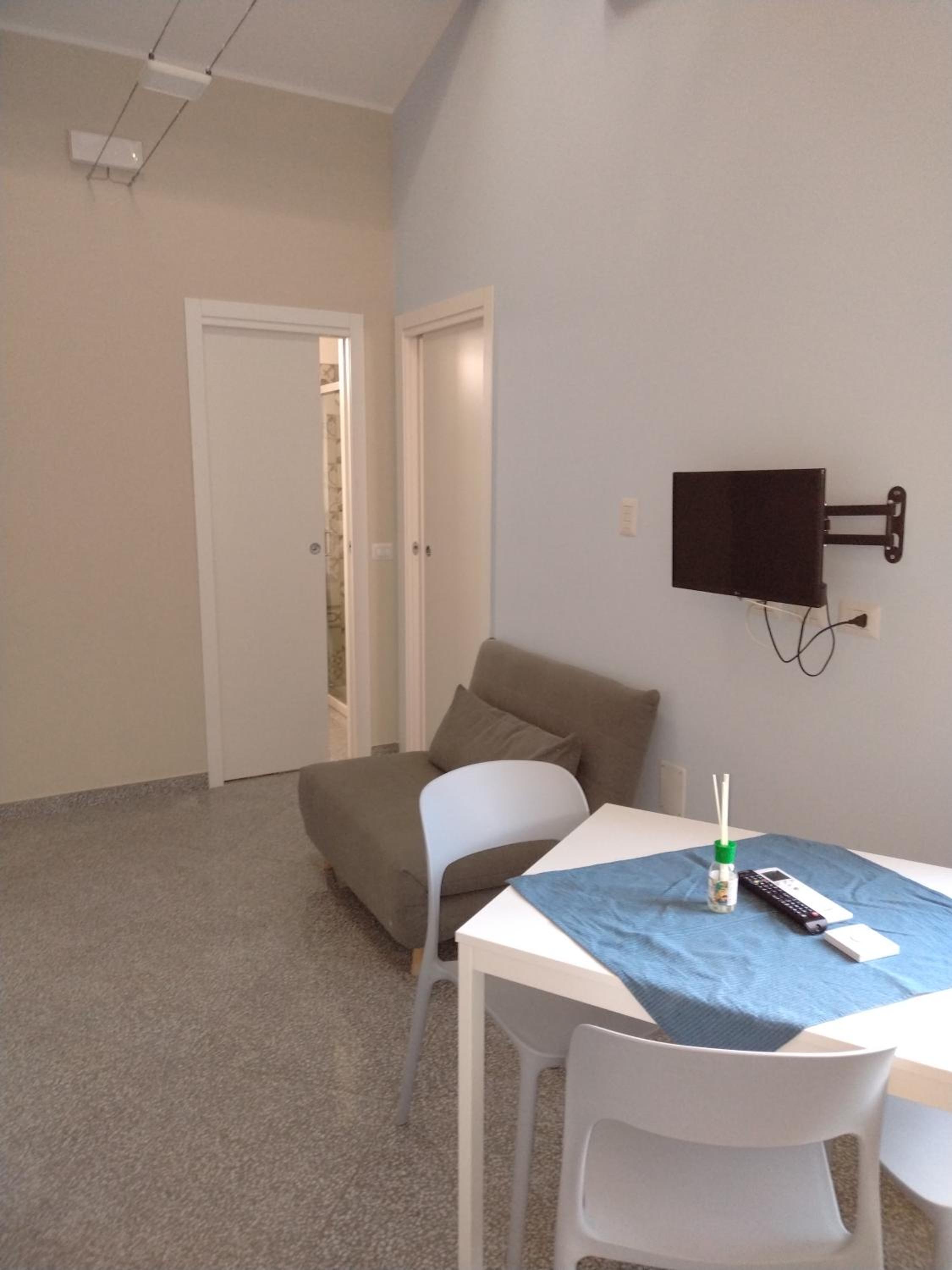 One-Bedroom Apartment photo 1