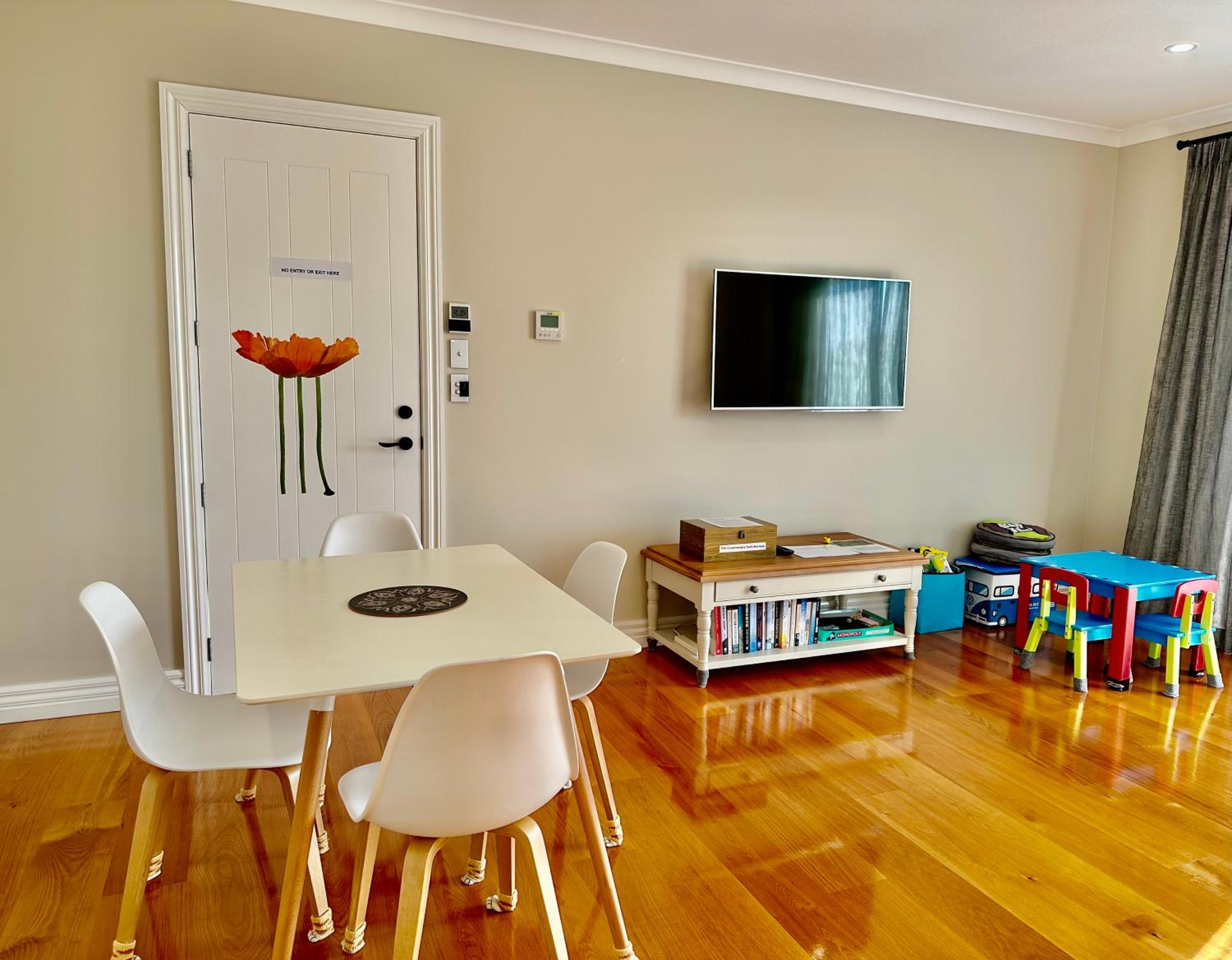 Two-Bedroom Suite - Photo 4