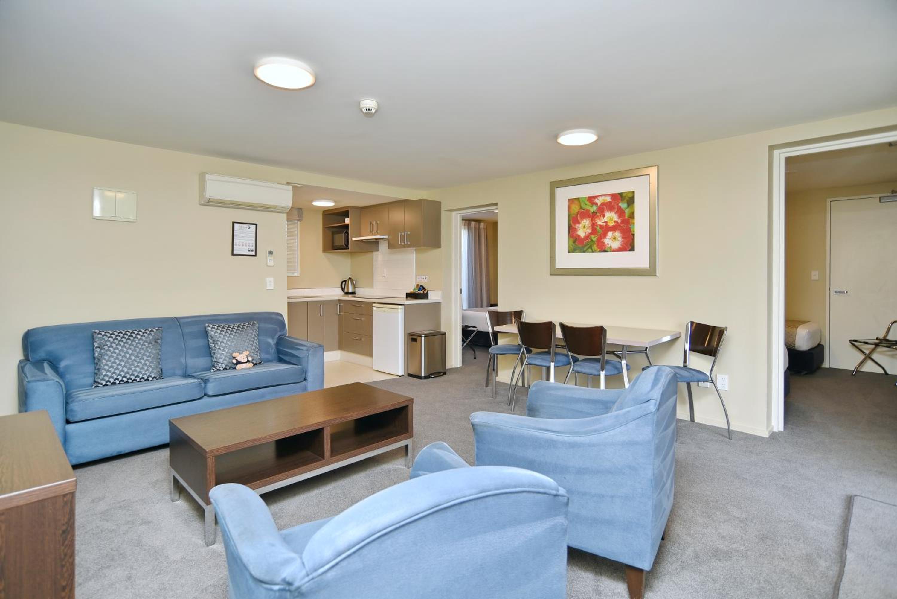 2 Bedroom Suite (Ground Floor) photo 3