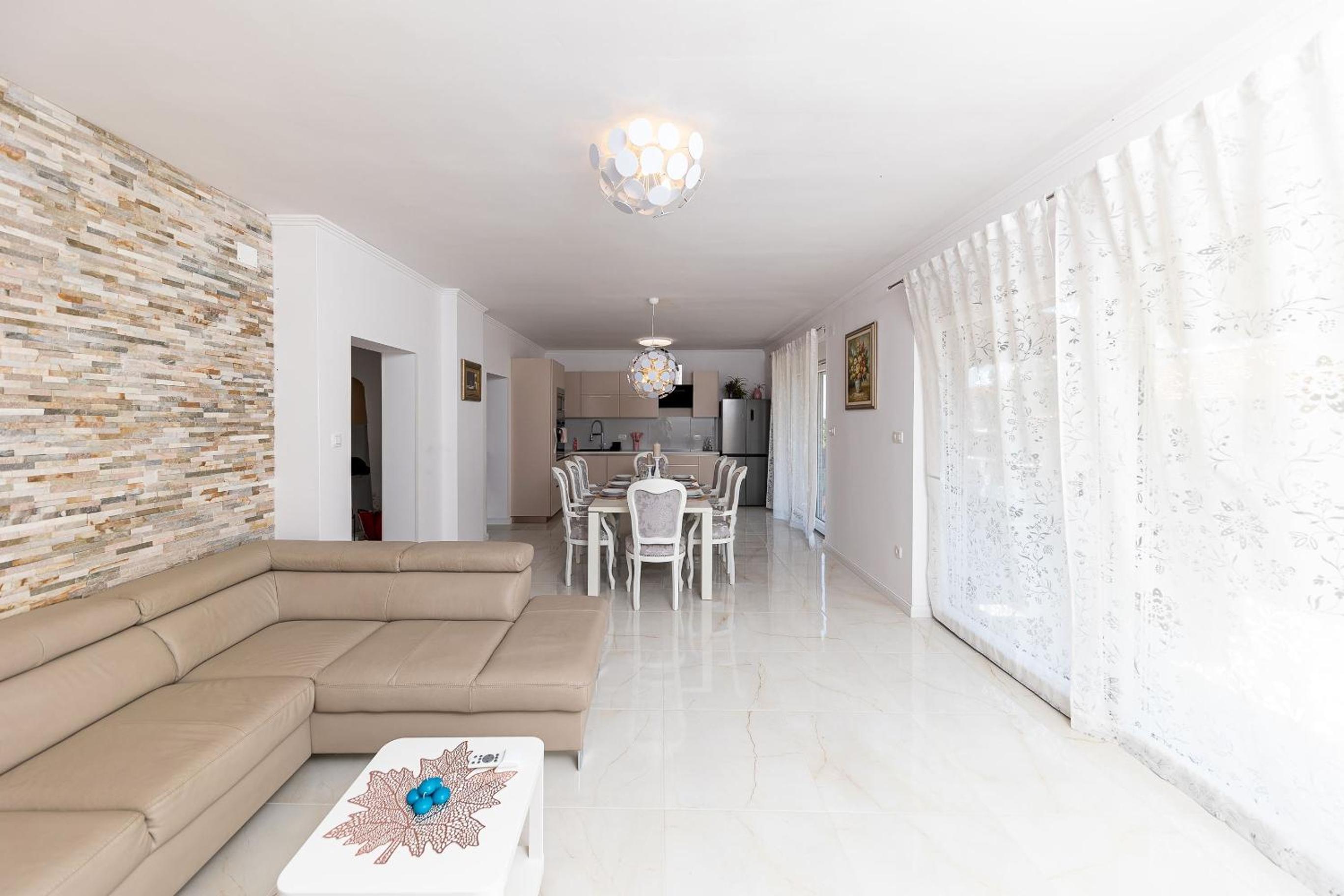 Villa photo 2