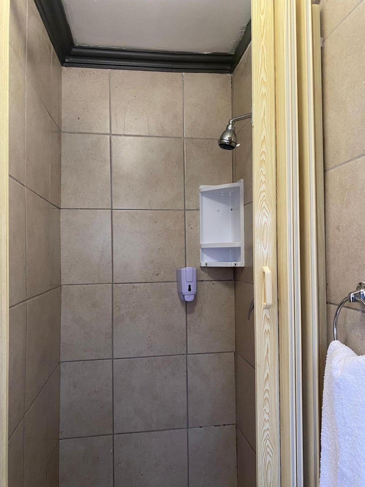 Deluxe Double or Twin Room - Photo 8
