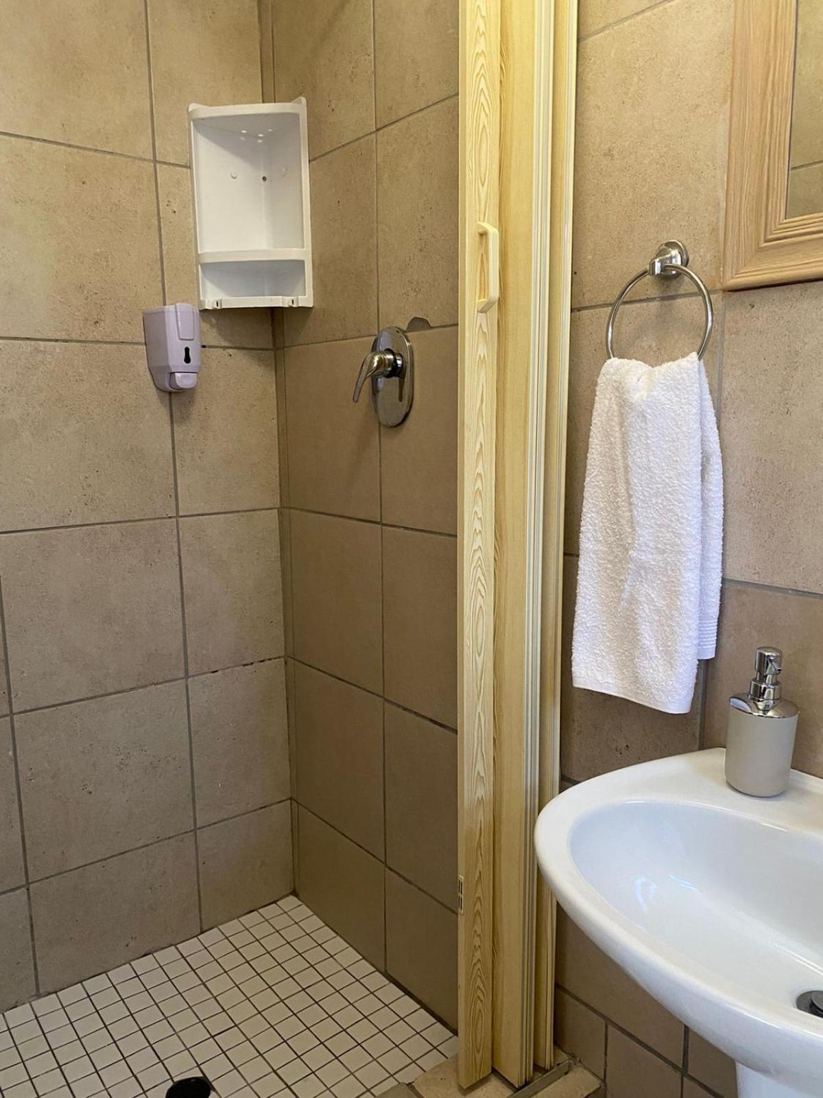 Deluxe Double or Twin Room - Photo 5