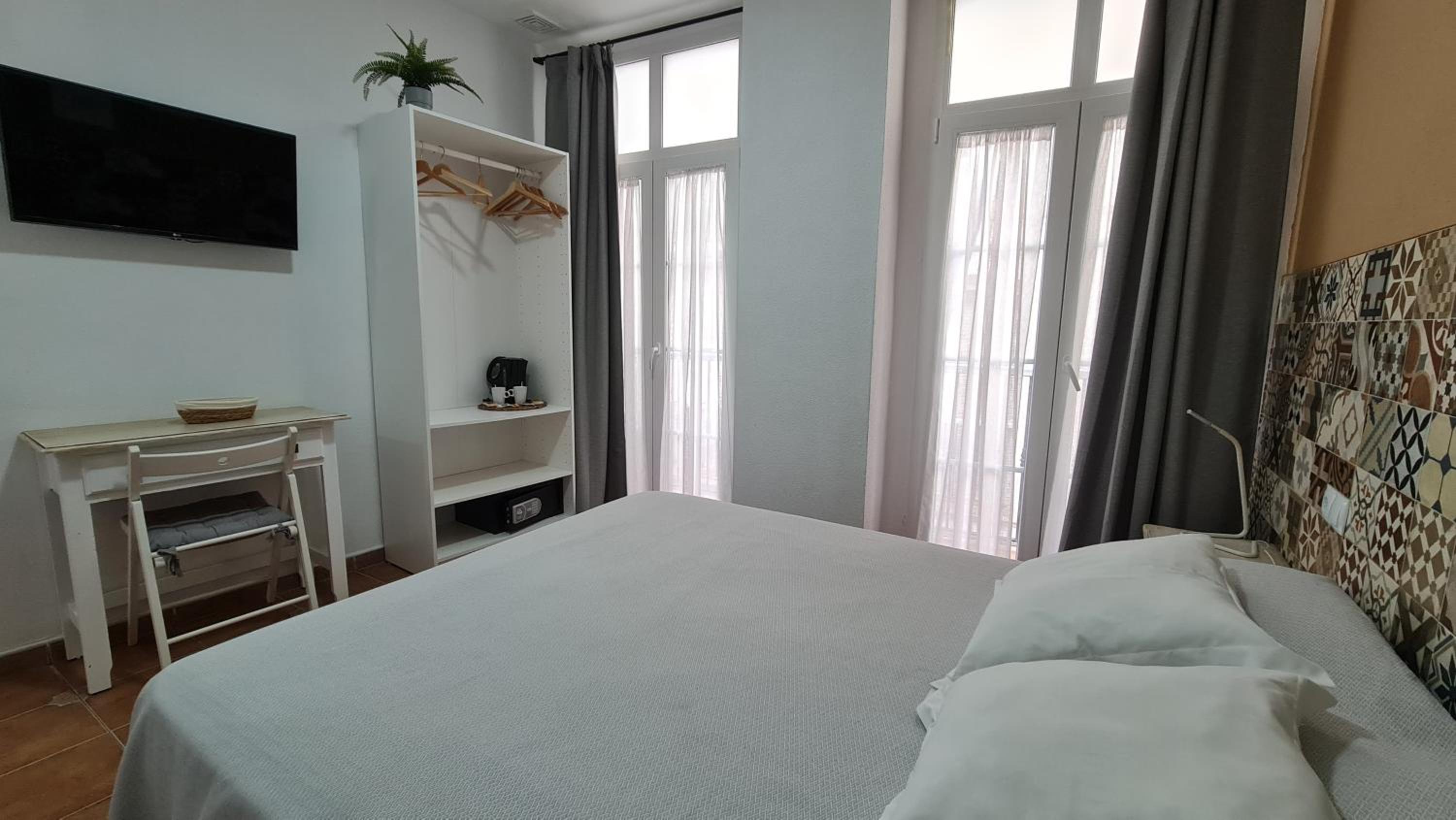 Double Room - Photo 5