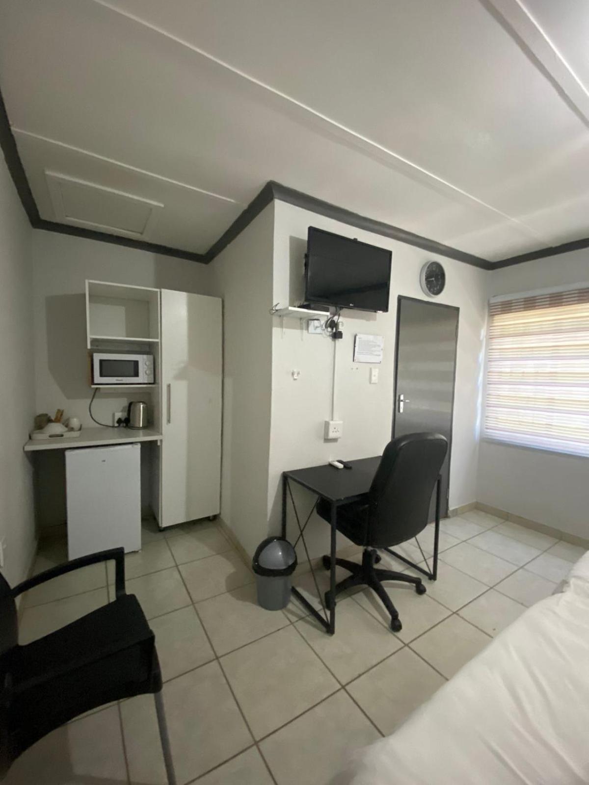 Deluxe Family Room - Photo 12