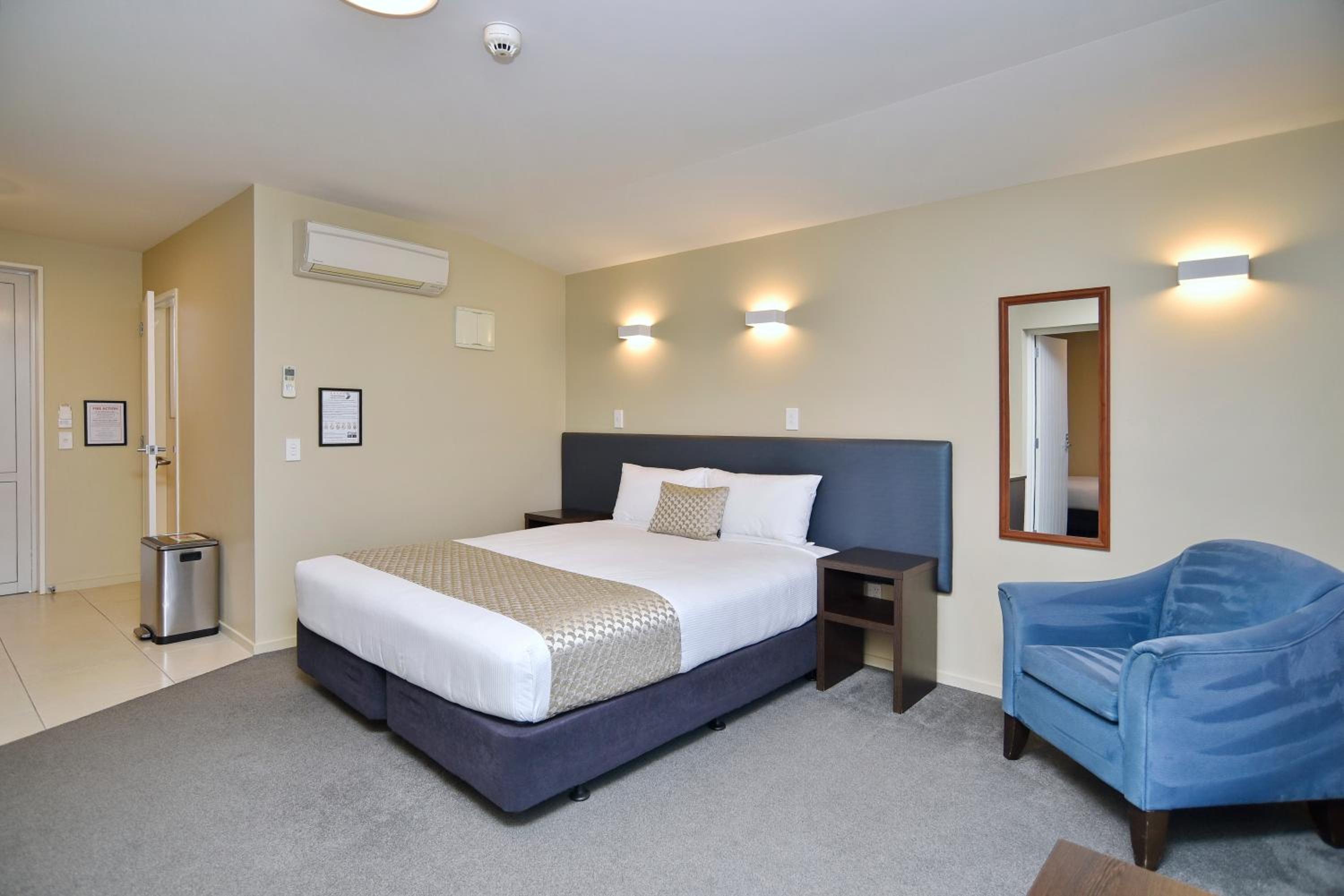 1 Bedroom Accessible Suite photo 3