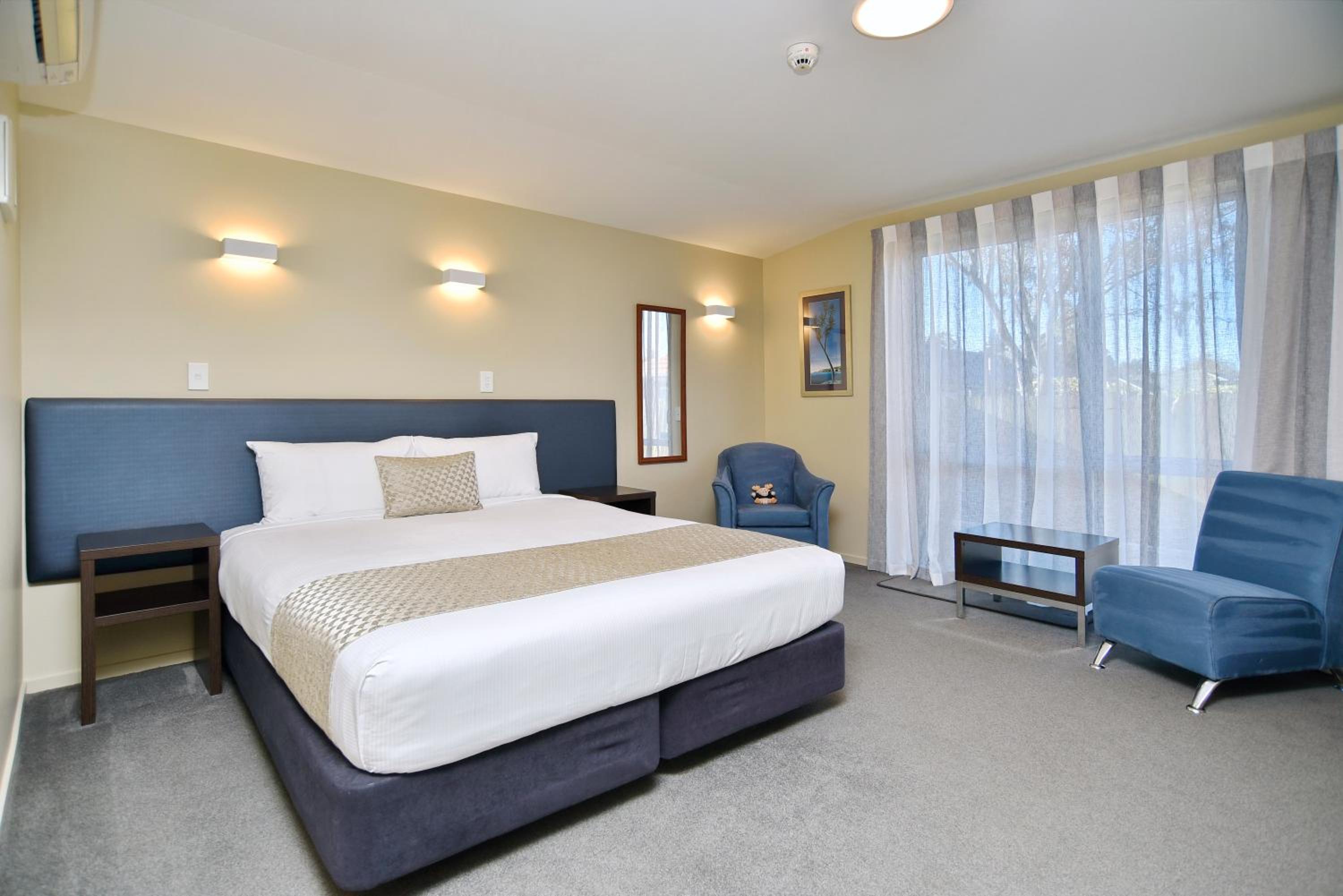 1 Bedroom Accessible Suite photo 1