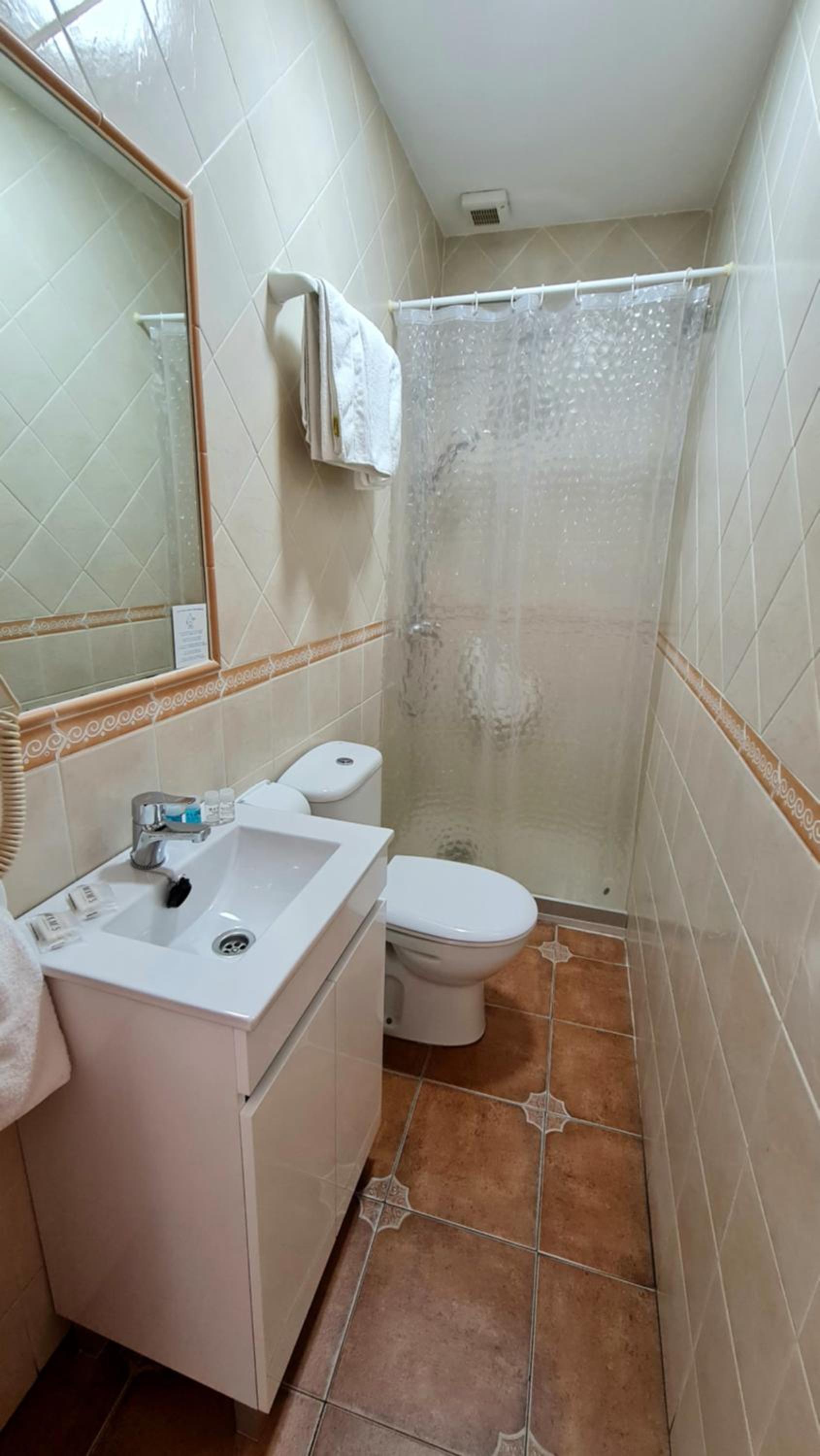 Double Room - Photo 7
