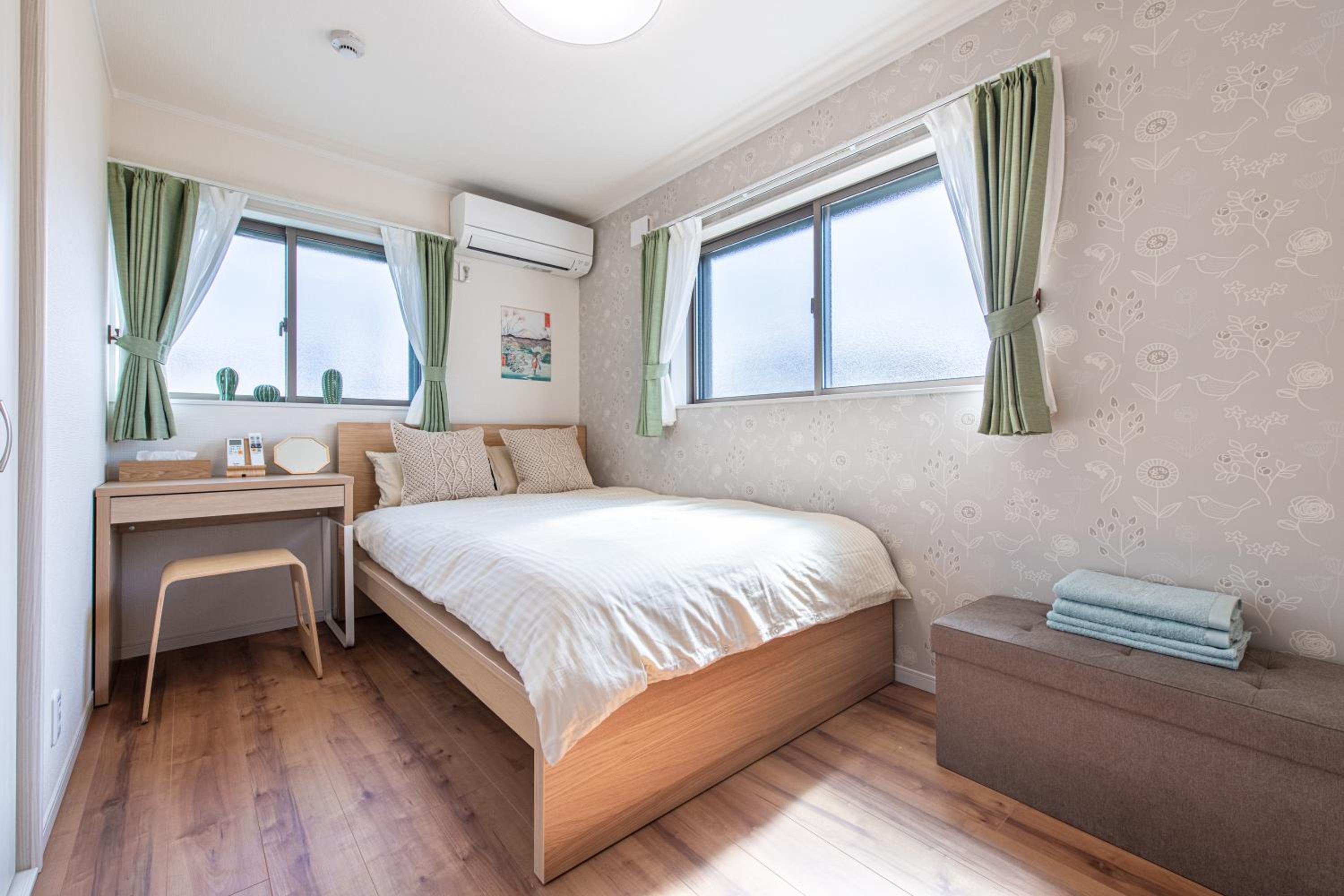 Single Room with Shared Bathroom photo 2