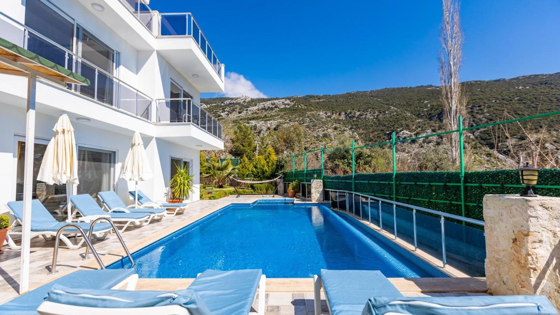 Villa photo 2