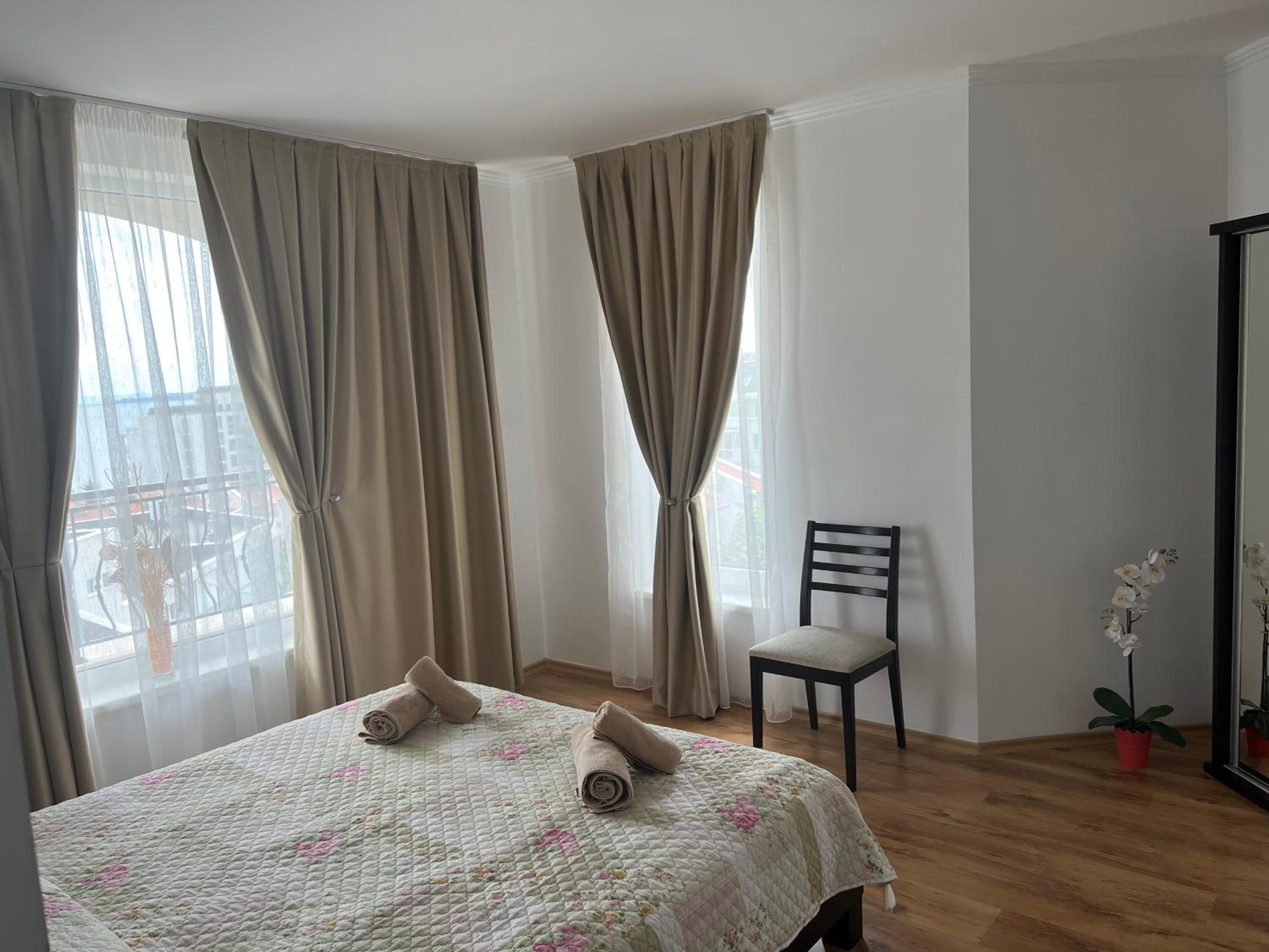 One-Bedroom Apartment with Balcony photo 1